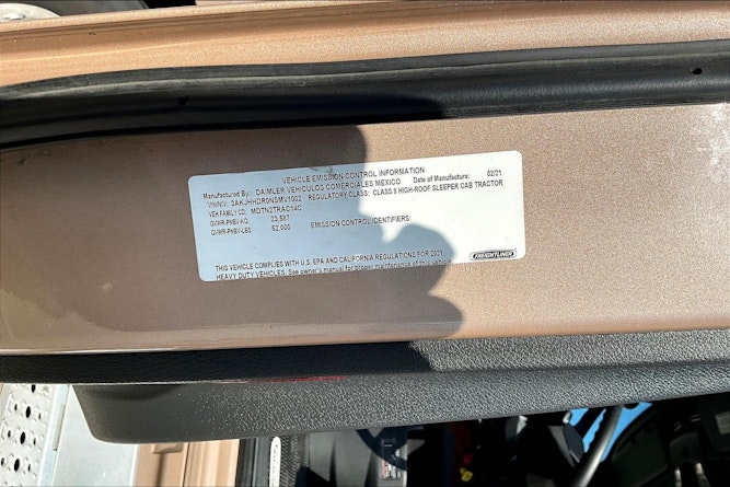 2022 Freightliner Cascadia 126" Sleeper Cab photo 3