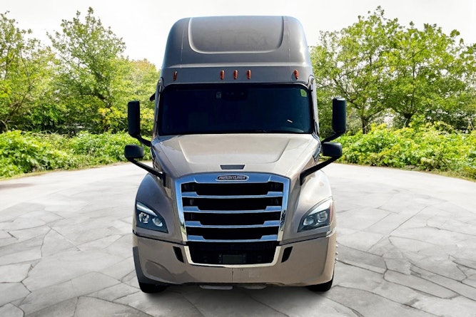 2022 Freightliner Cascadia 126" Sleeper Cab photo 4
