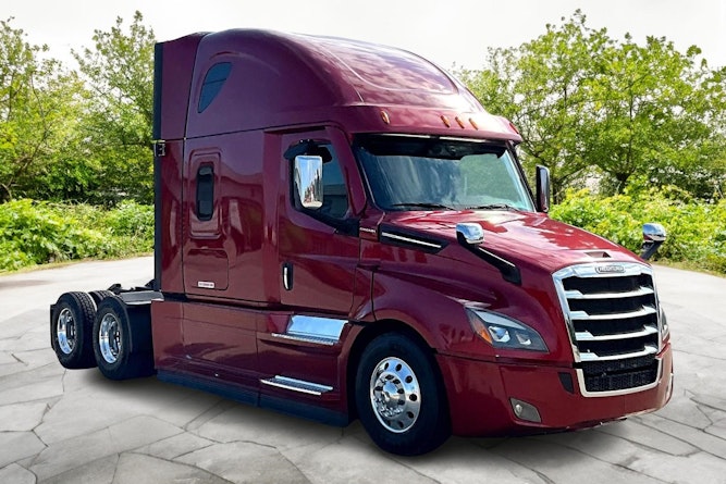 2022 Freightliner Cascadia 126" Sleeper Cab photo 2