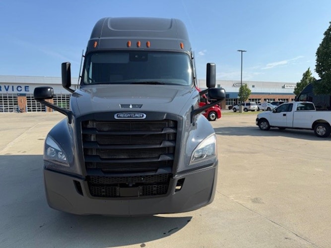2022 Freightliner Cascadia 126" Sleeper Cab photo 2