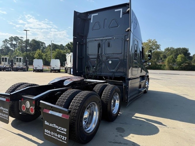 2022 Freightliner Cascadia 126" Sleeper Cab photo 4