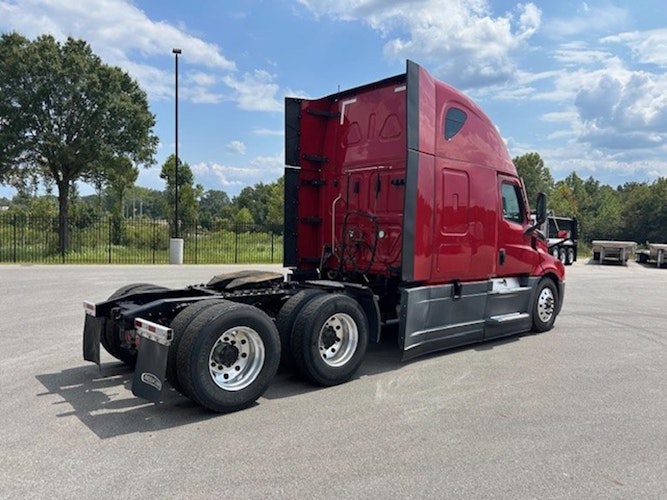 2022 Freightliner Cascadia 126" Sleeper Cab photo 4