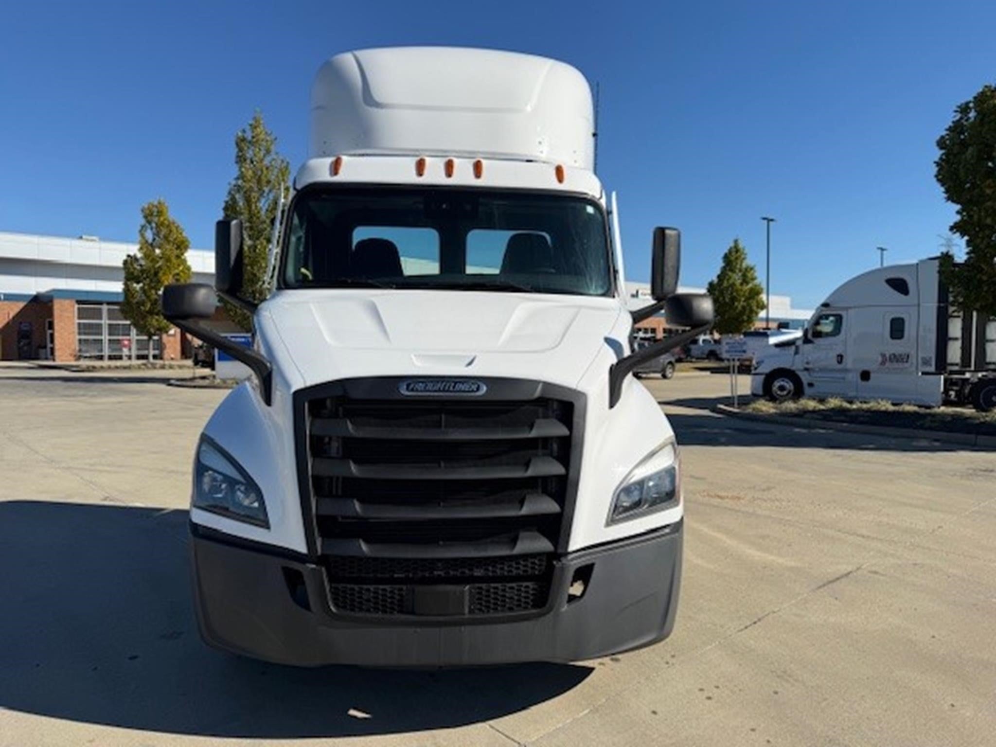 2022 Freightliner Cascadia in Memphis, TN — photo 2