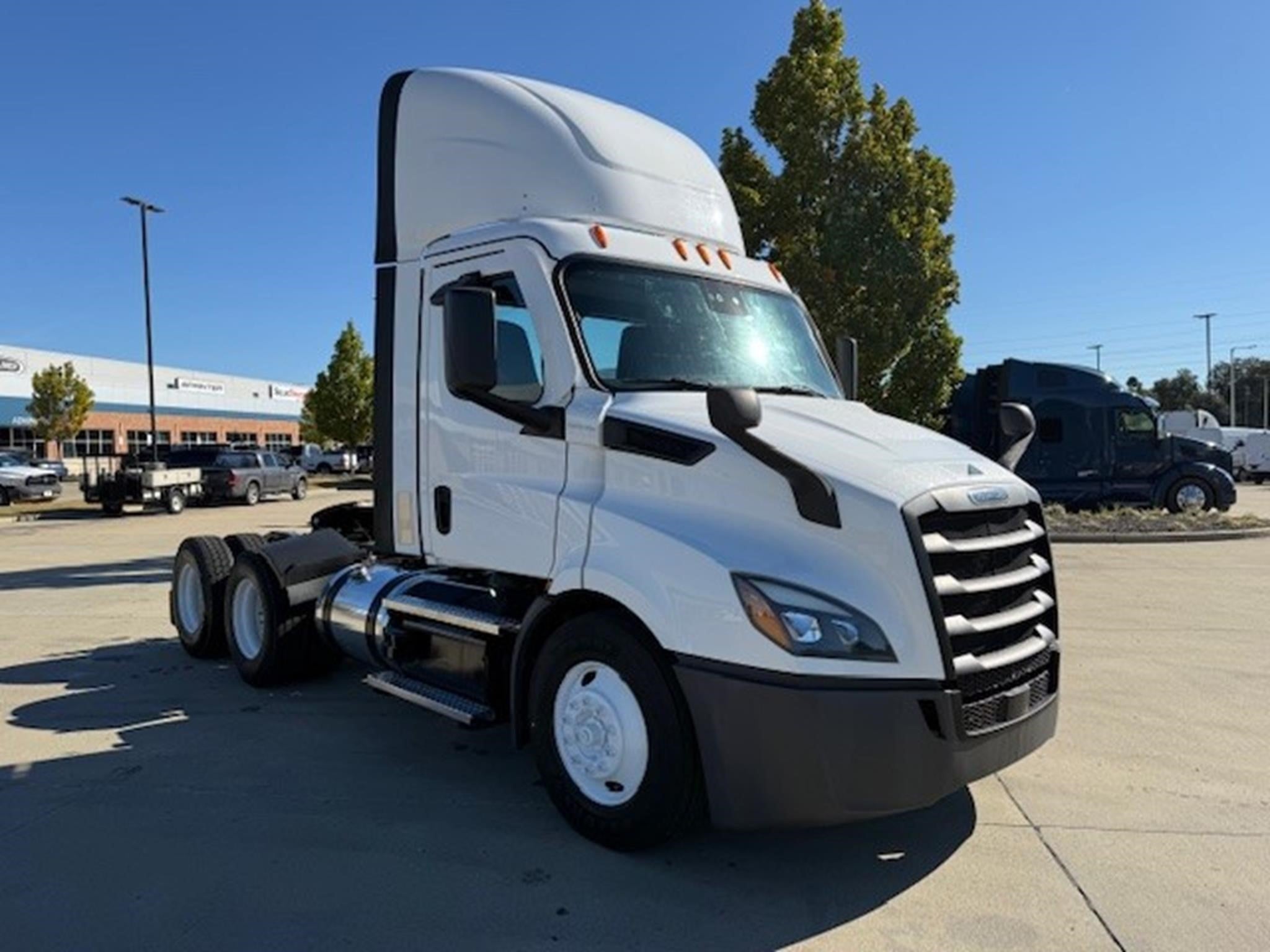 2022 Freightliner Cascadia in Memphis, TN — photo 3