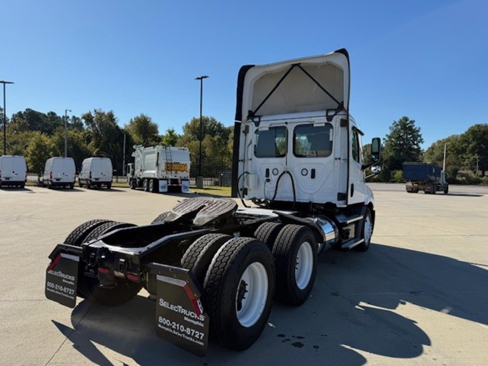 2022 Freightliner Cascadia in Memphis, TN — photo 4