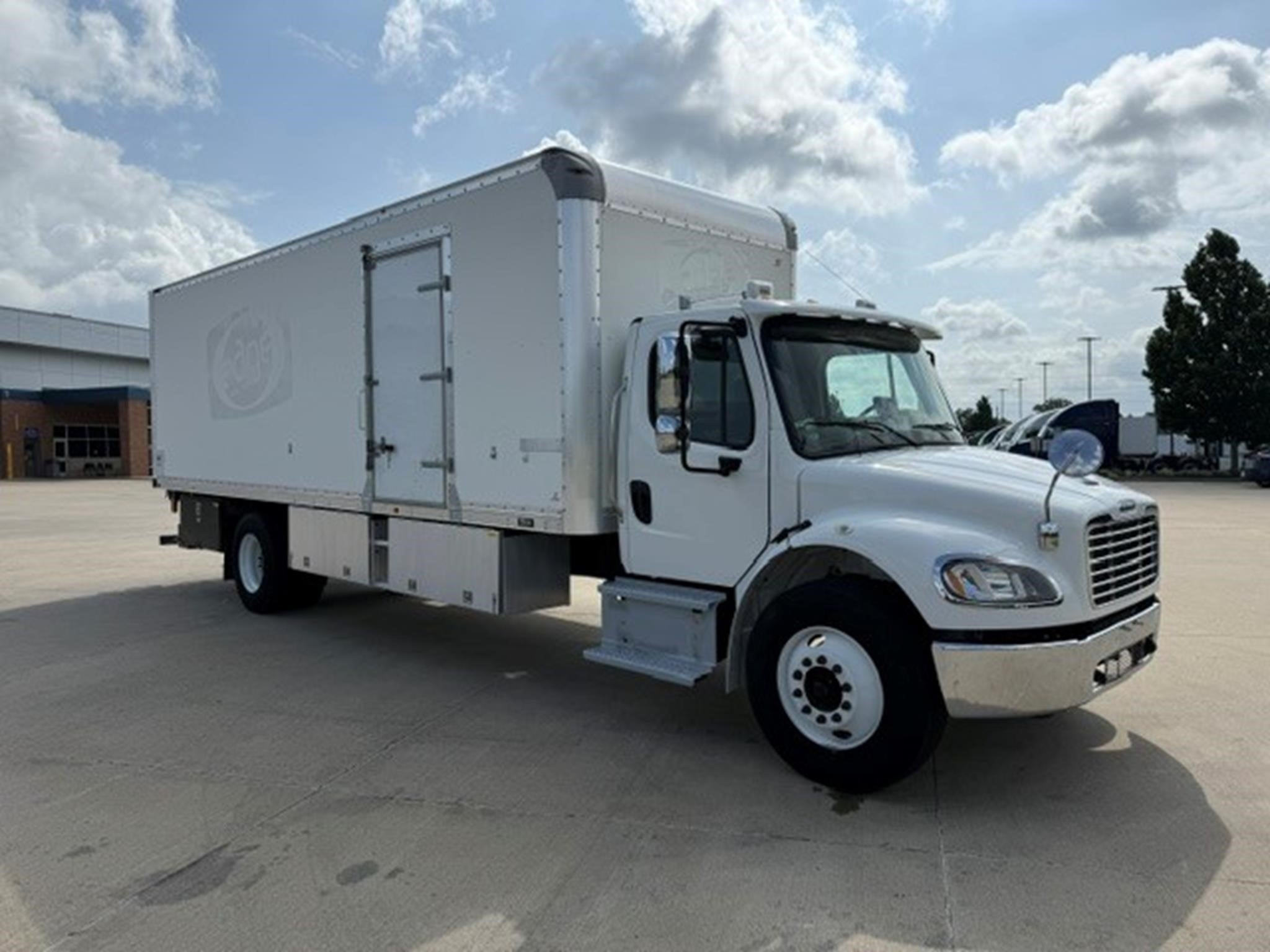 2019 Freightliner eM2 — photo 3