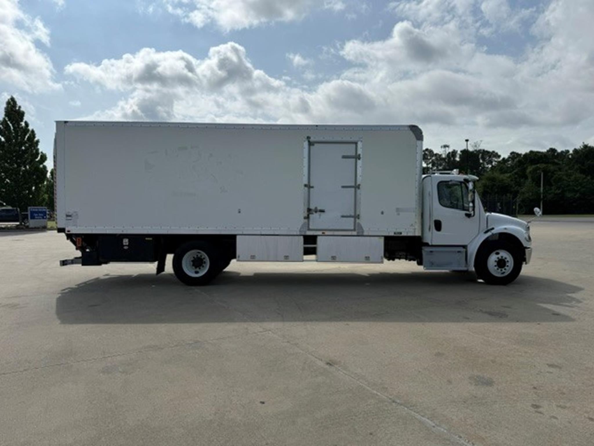 2019 Freightliner eM2 — photo 4
