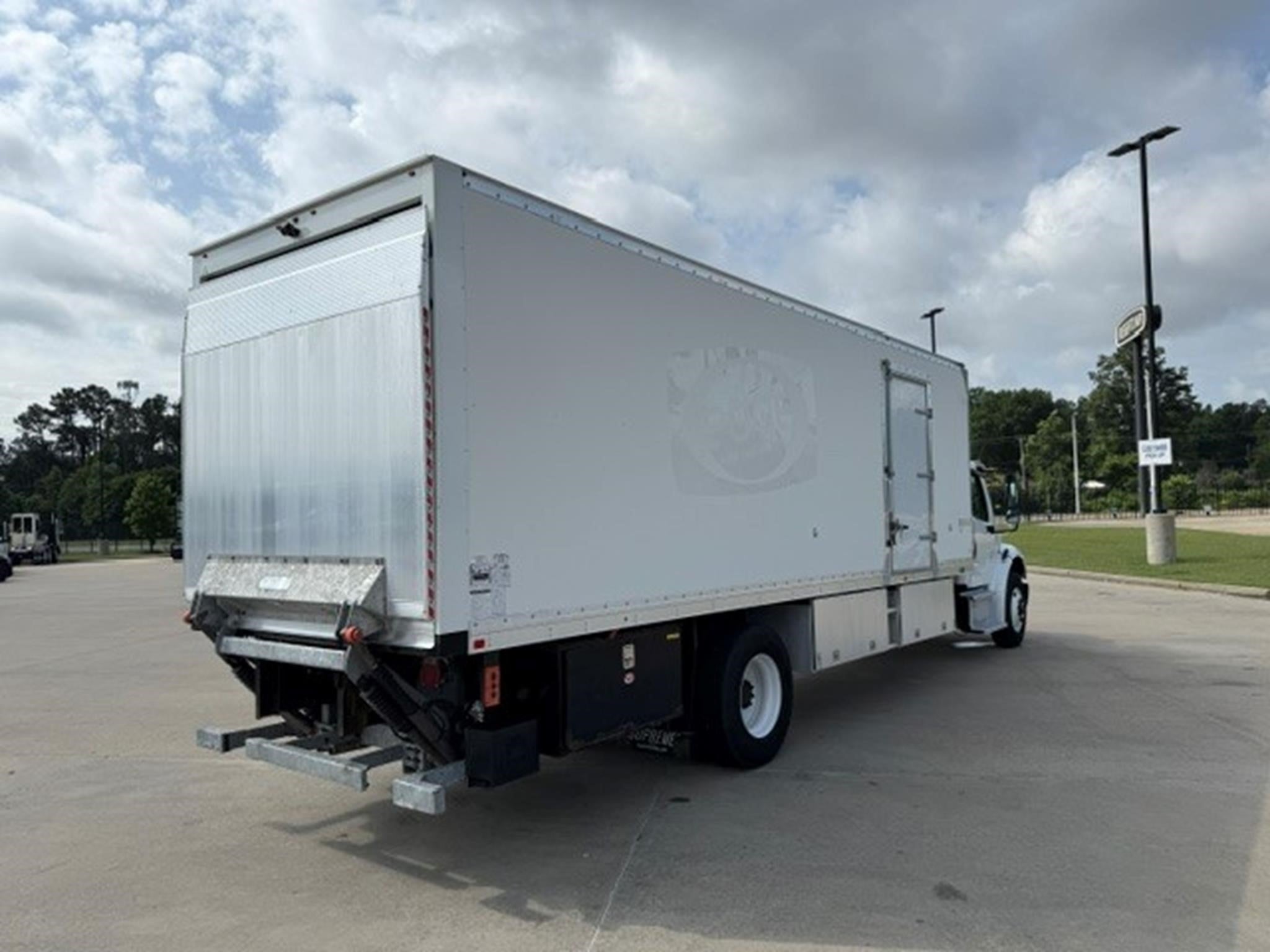 2019 Freightliner eM2 — photo 5