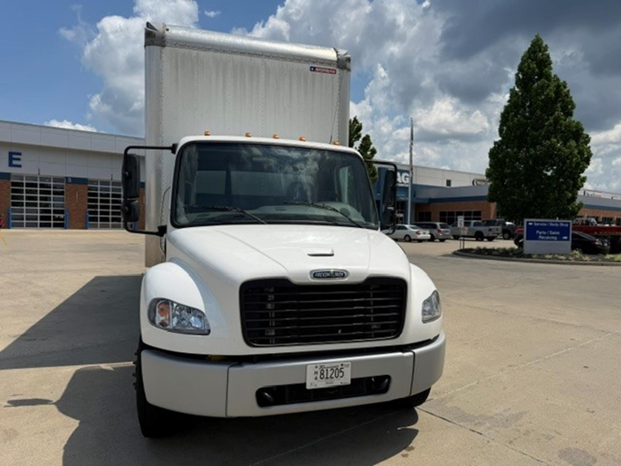2024 Freightliner eM2 — photo 2