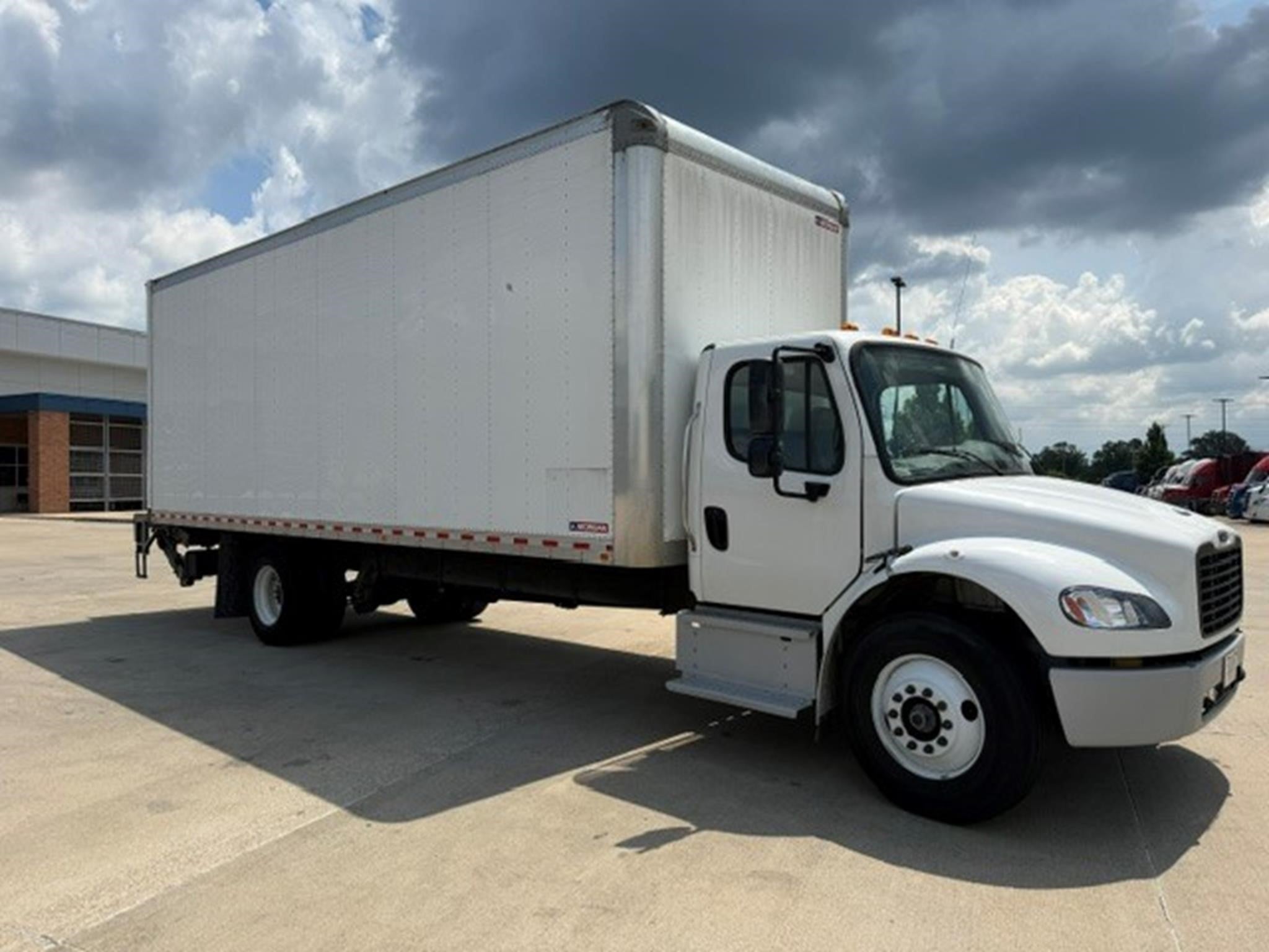 2024 Freightliner eM2 — photo 3