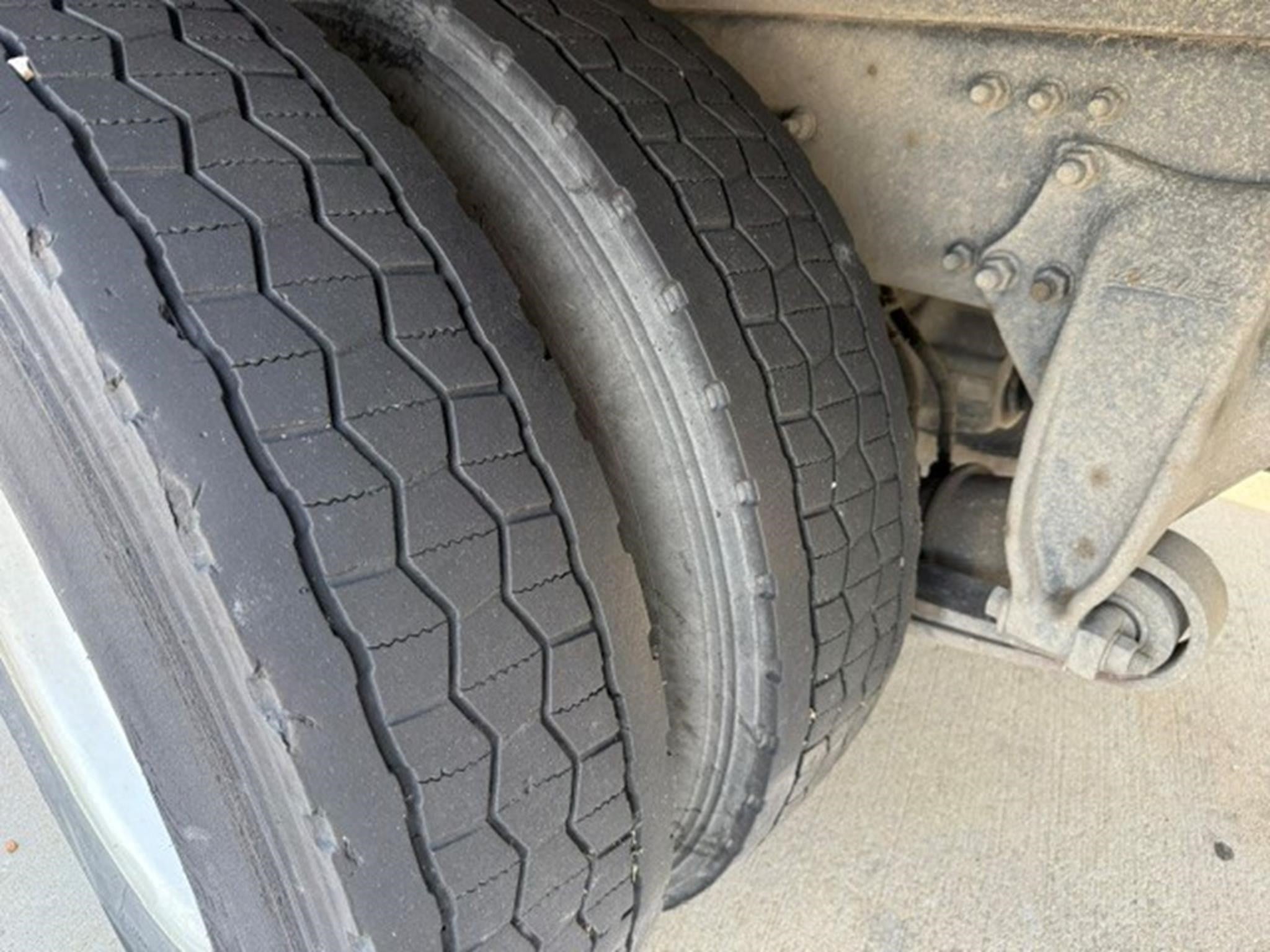 2024 Freightliner eM2 — photo 4