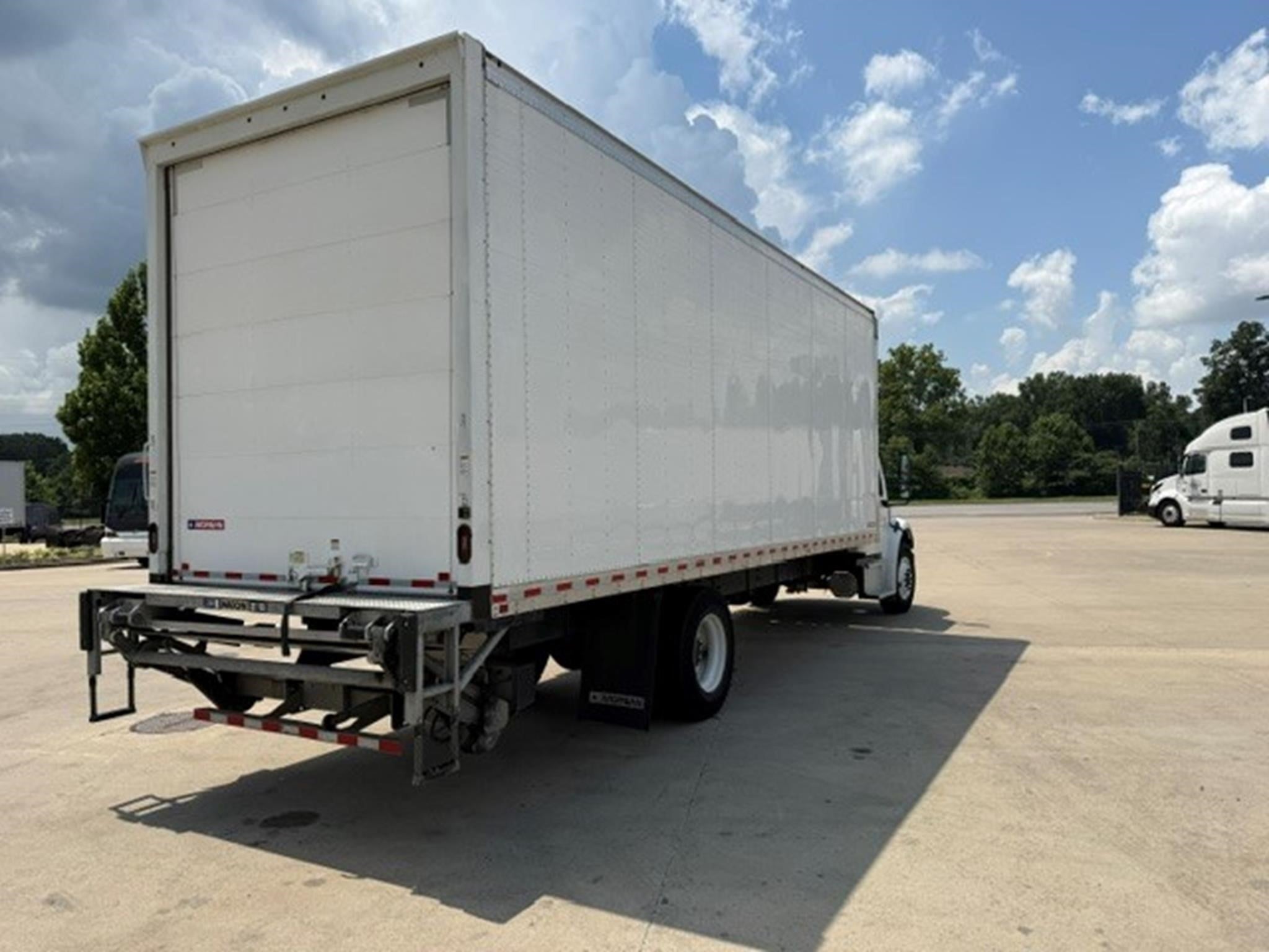 2024 Freightliner eM2 — photo 5