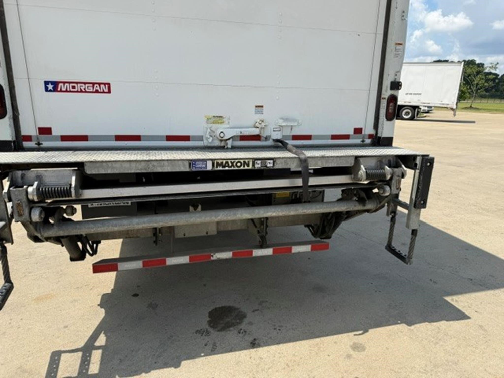 2024 Freightliner eM2 — photo 8