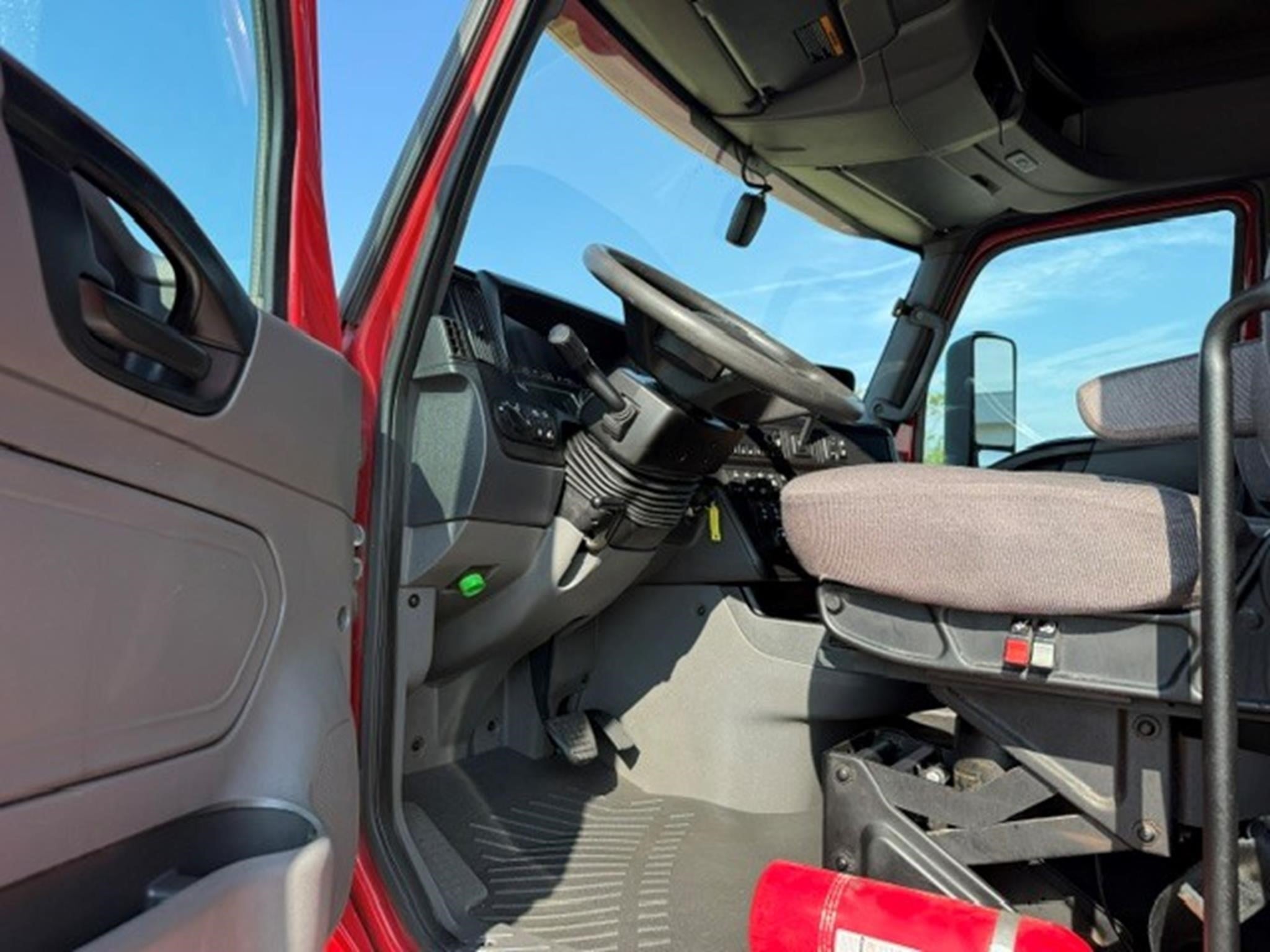 2021 International LT — photo 6