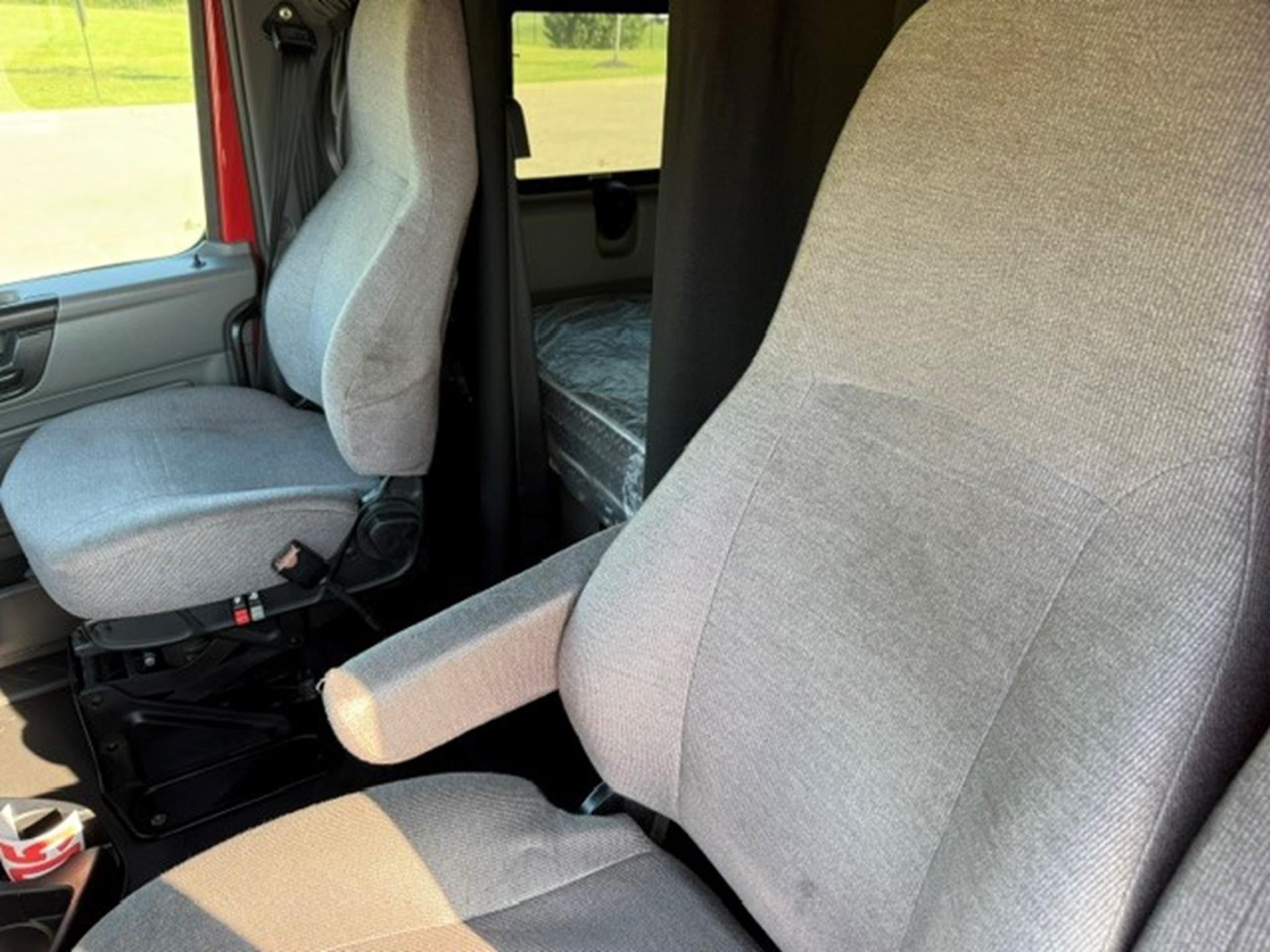2021 International LT — photo 7