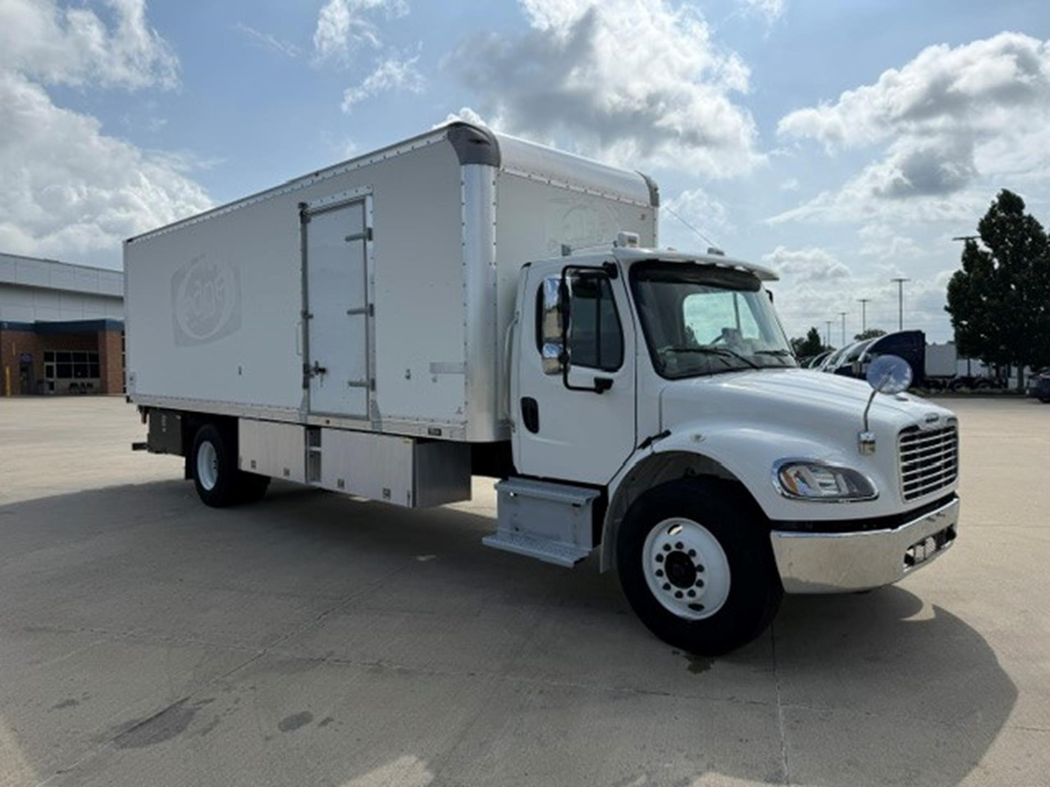 2019 Freightliner eM2 — photo 3