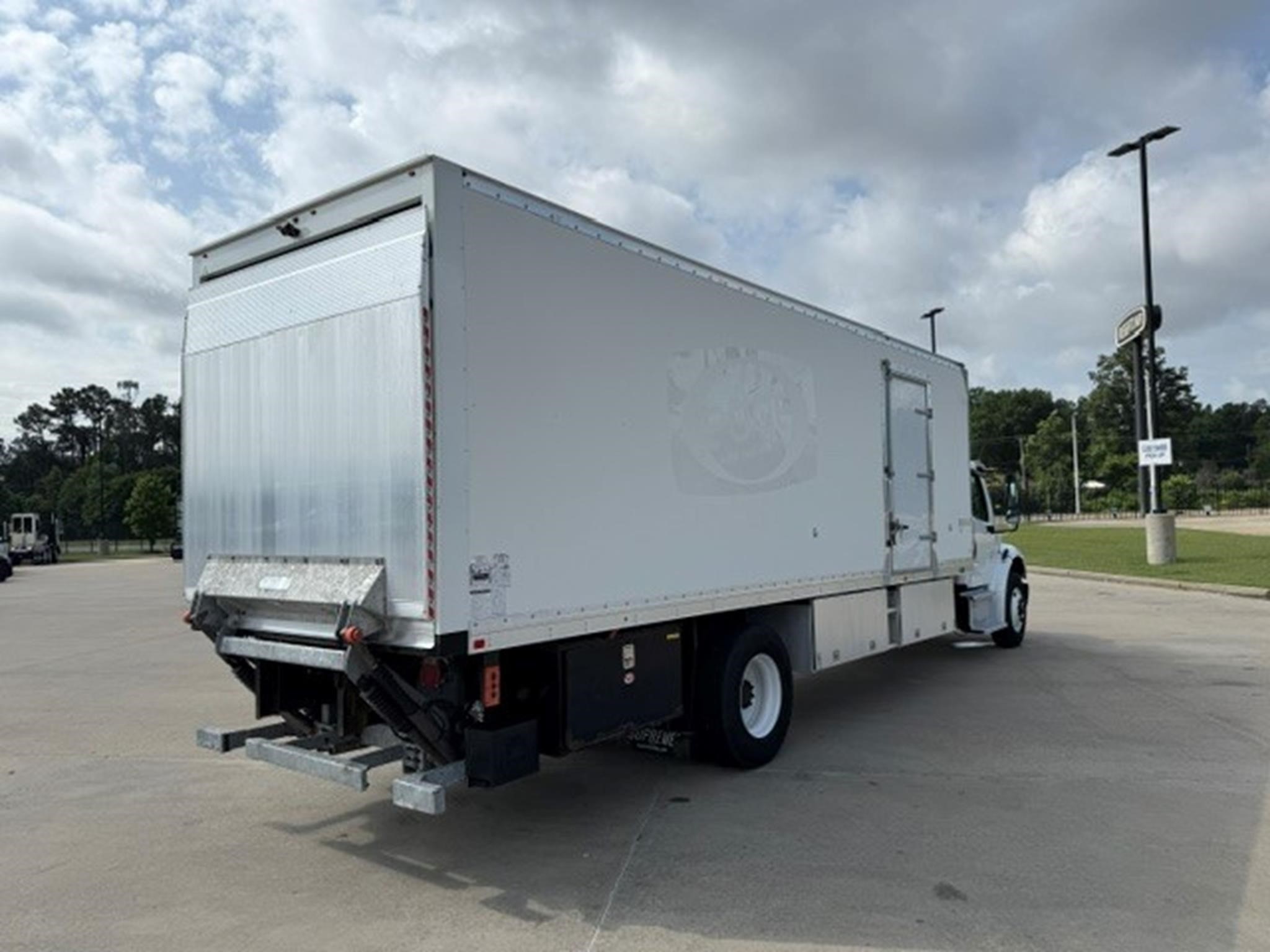 2019 Freightliner eM2 — photo 5
