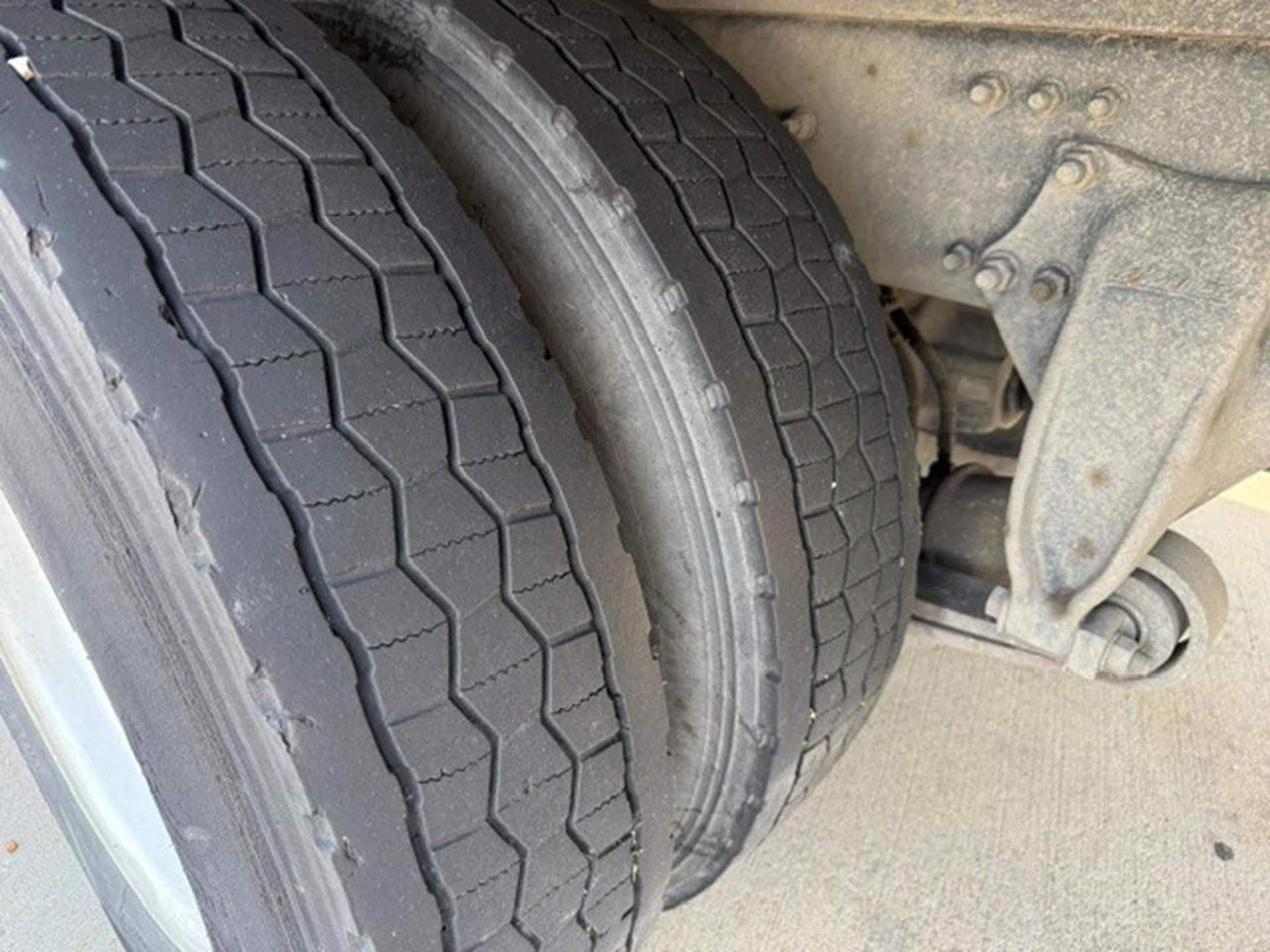 2024 Freightliner eM2 — photo 8