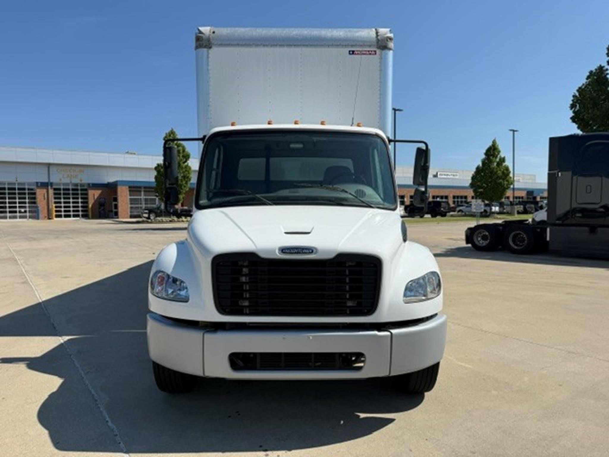 2024 Freightliner eM2 — photo 2