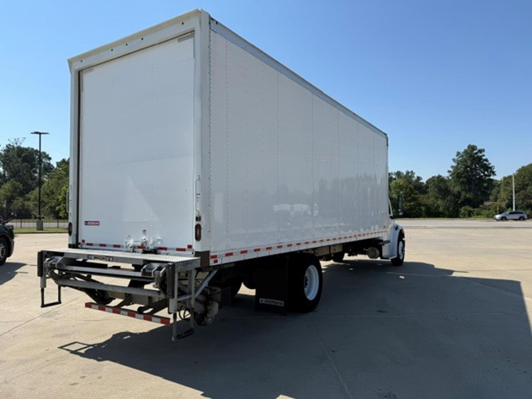 2024 Freightliner eM2 — photo 4