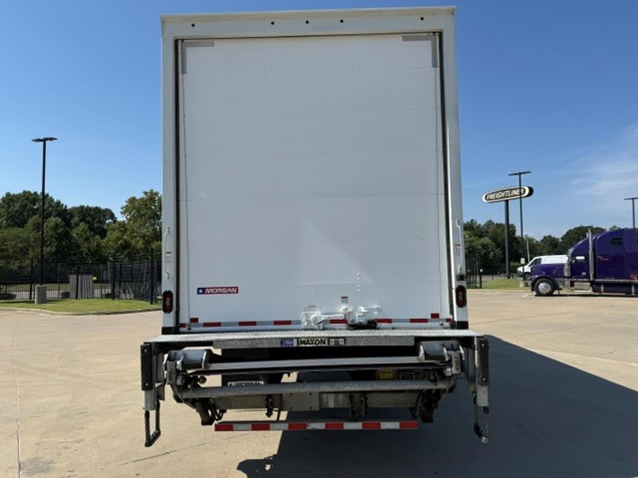 2024 Freightliner eM2 — photo 5