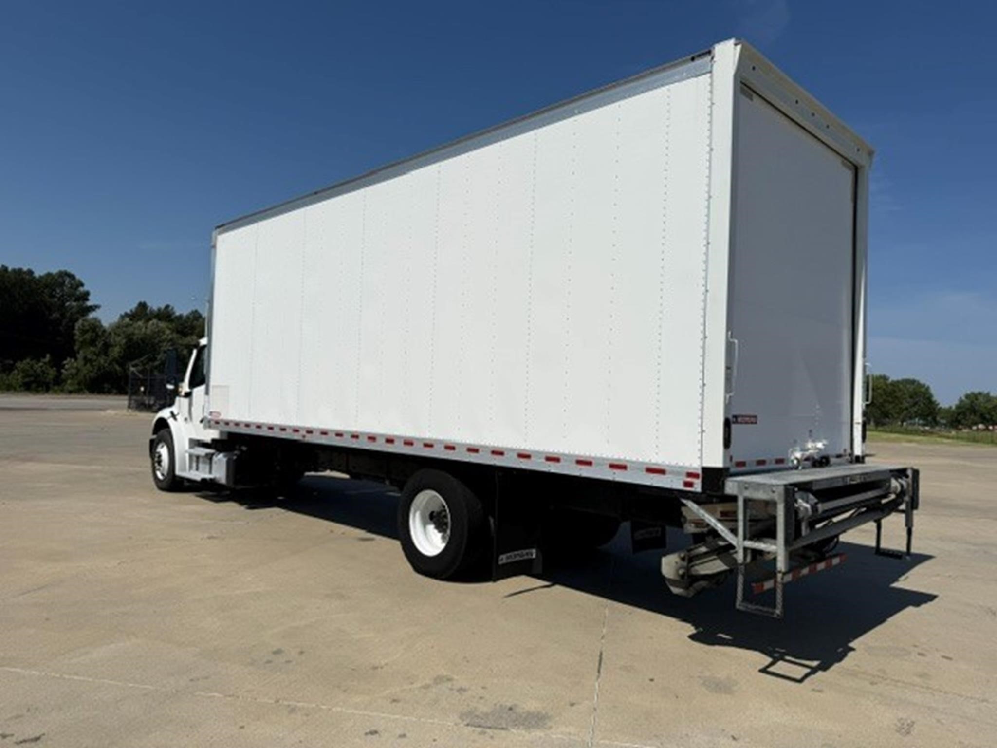 2024 Freightliner eM2 — photo 6