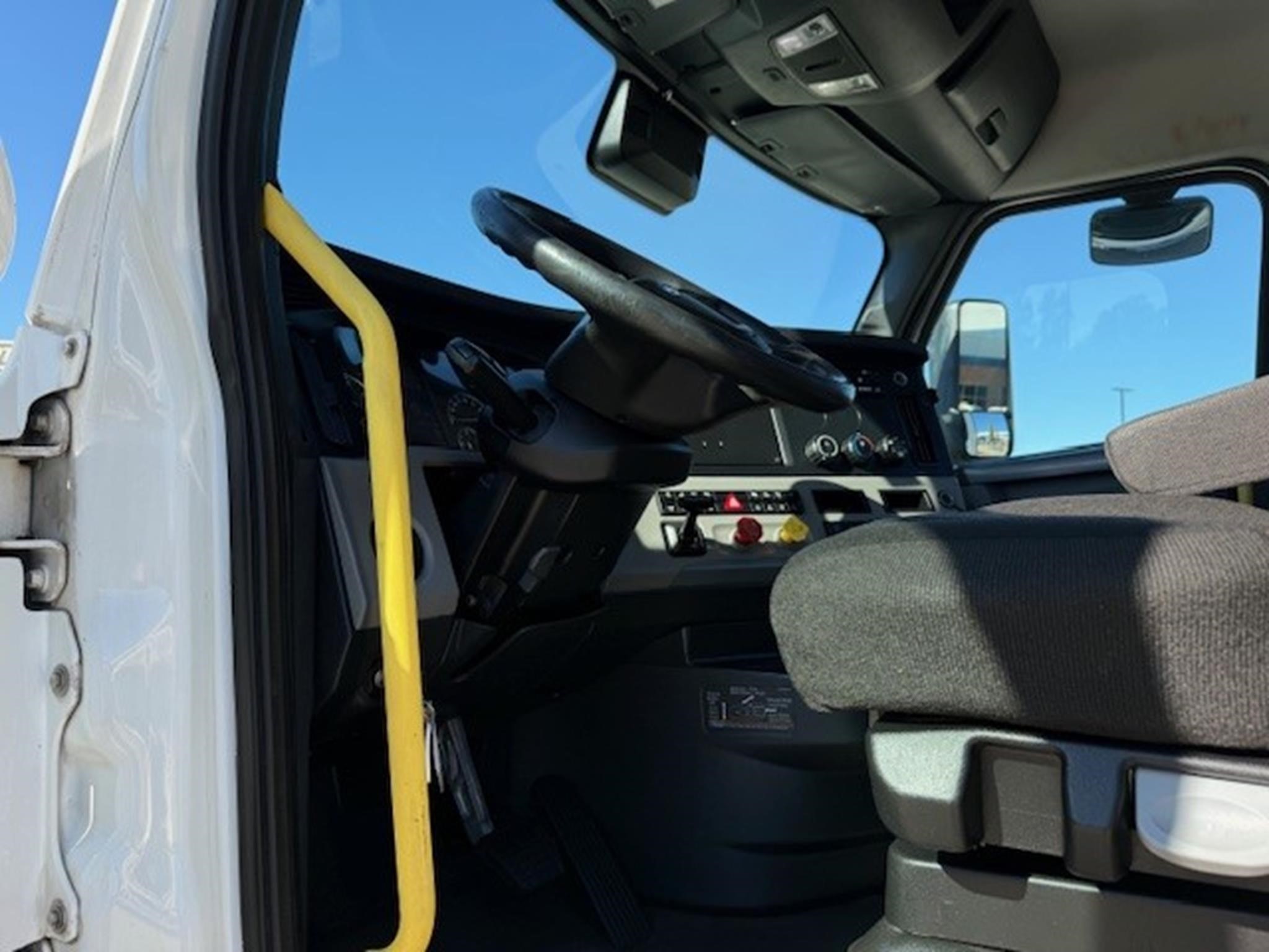 2022 Freightliner Cascadia in Memphis, TN — photo 8
