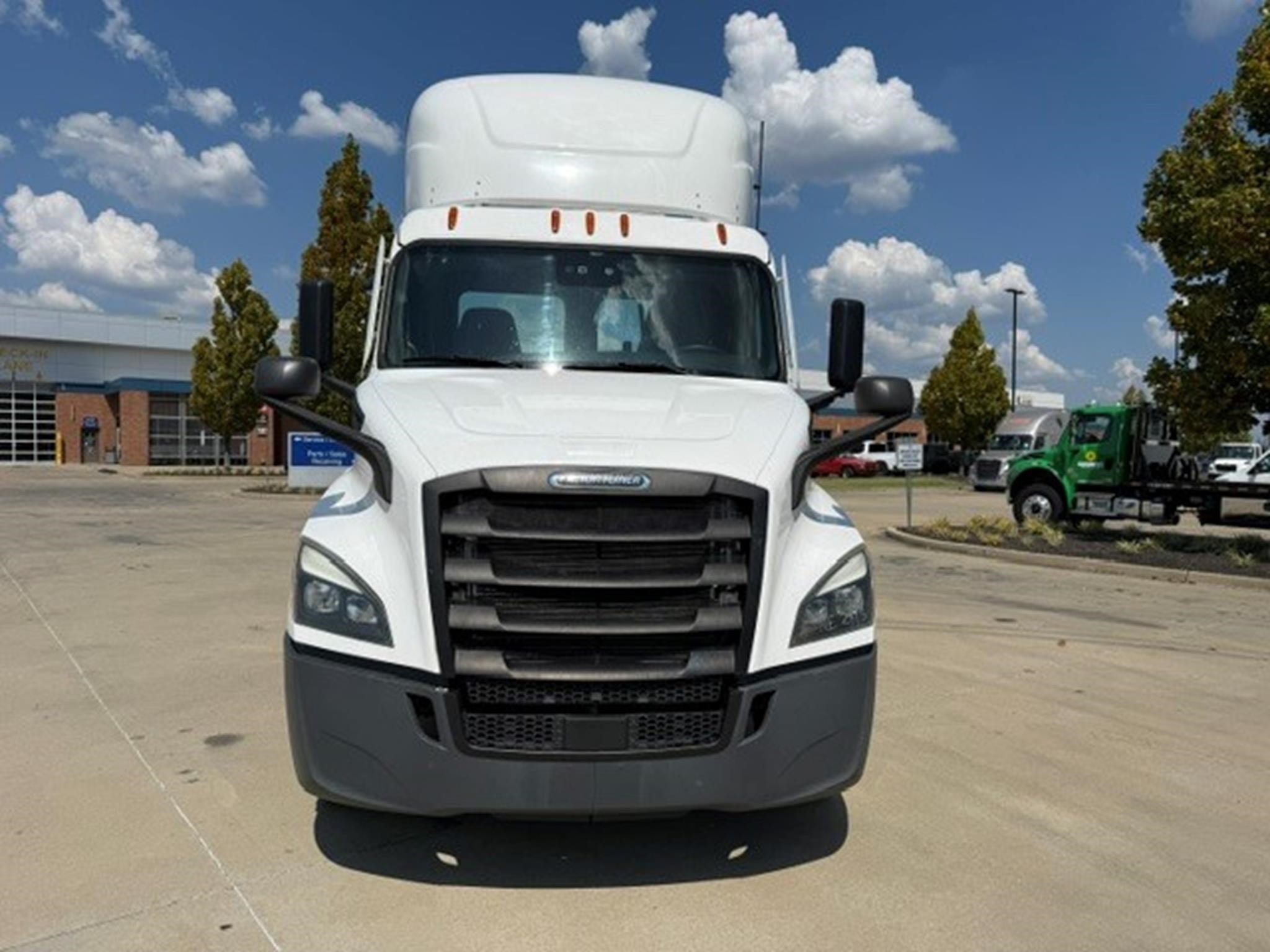 2022 Freightliner Cascadia in Memphis, TN — photo 2