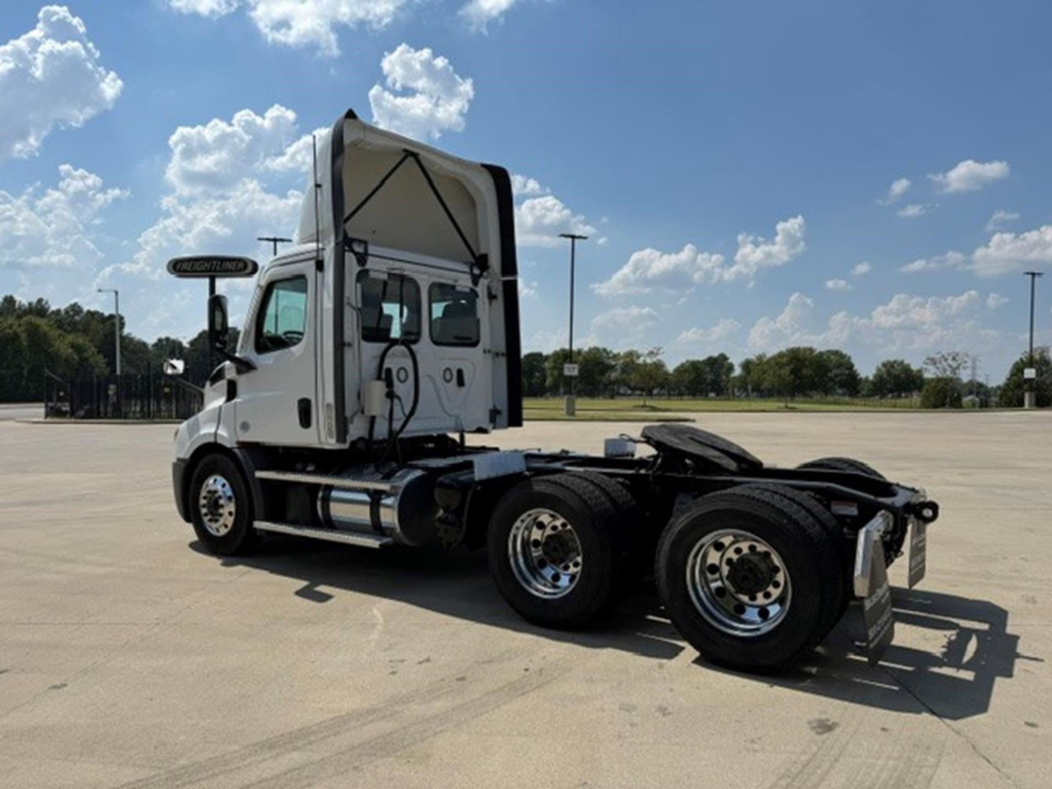 2022 Freightliner Cascadia in Memphis, TN — photo 5