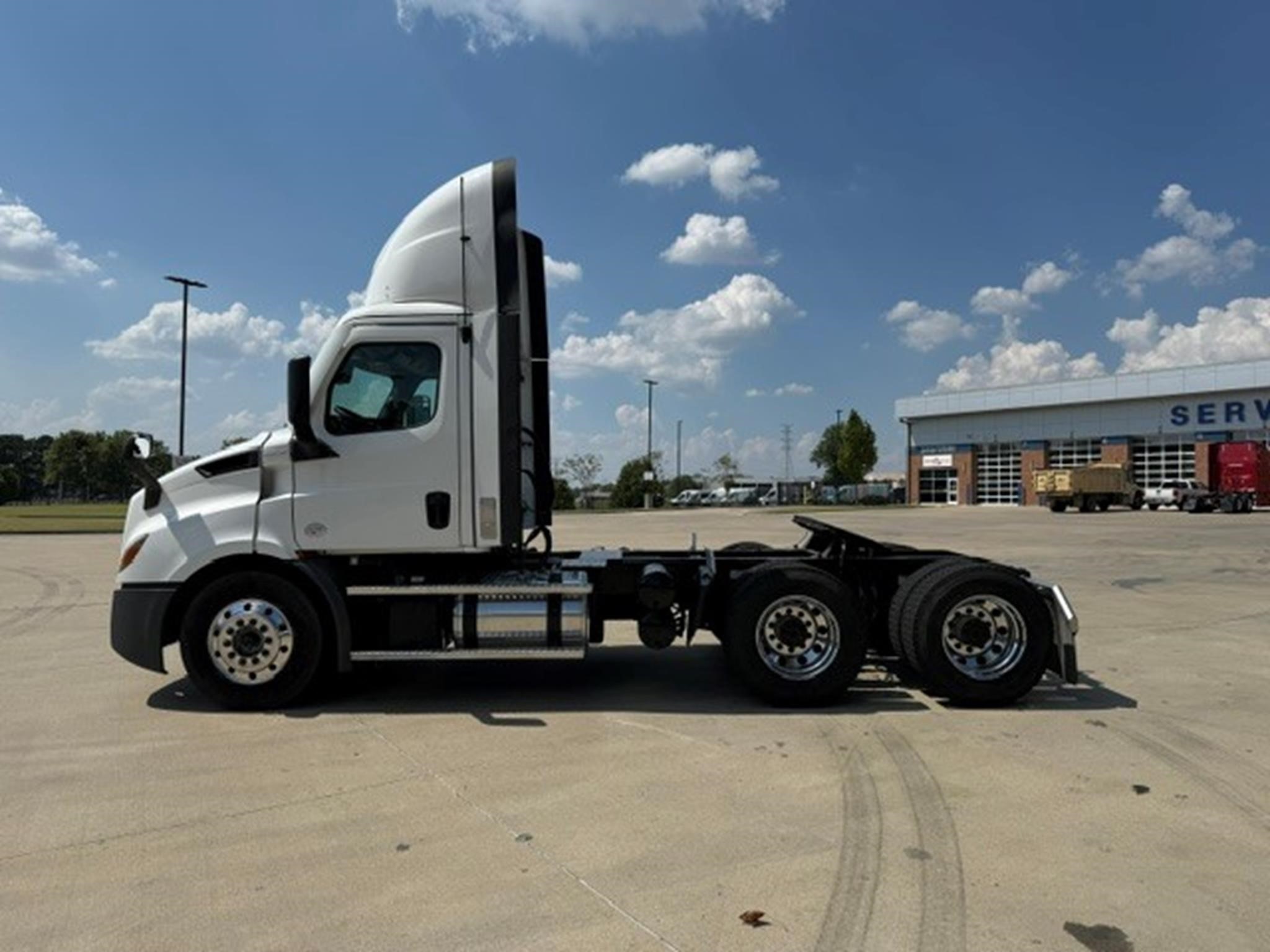 2022 Freightliner Cascadia in Memphis, TN — photo 6