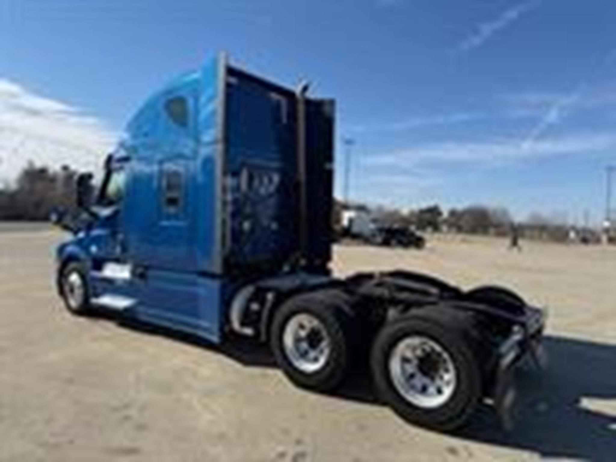 2021 Freightliner in Memphis, TN — photo 6
