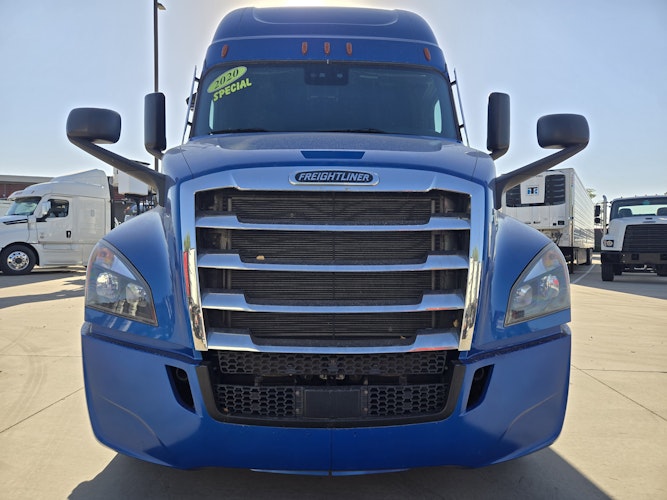 2020 Freightliner Cascadia 126" Sleeper Cab photo 2