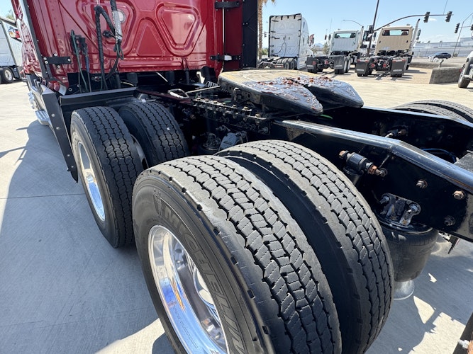 2021 Freightliner Cascadia 126" Sleeper Cab photo 3