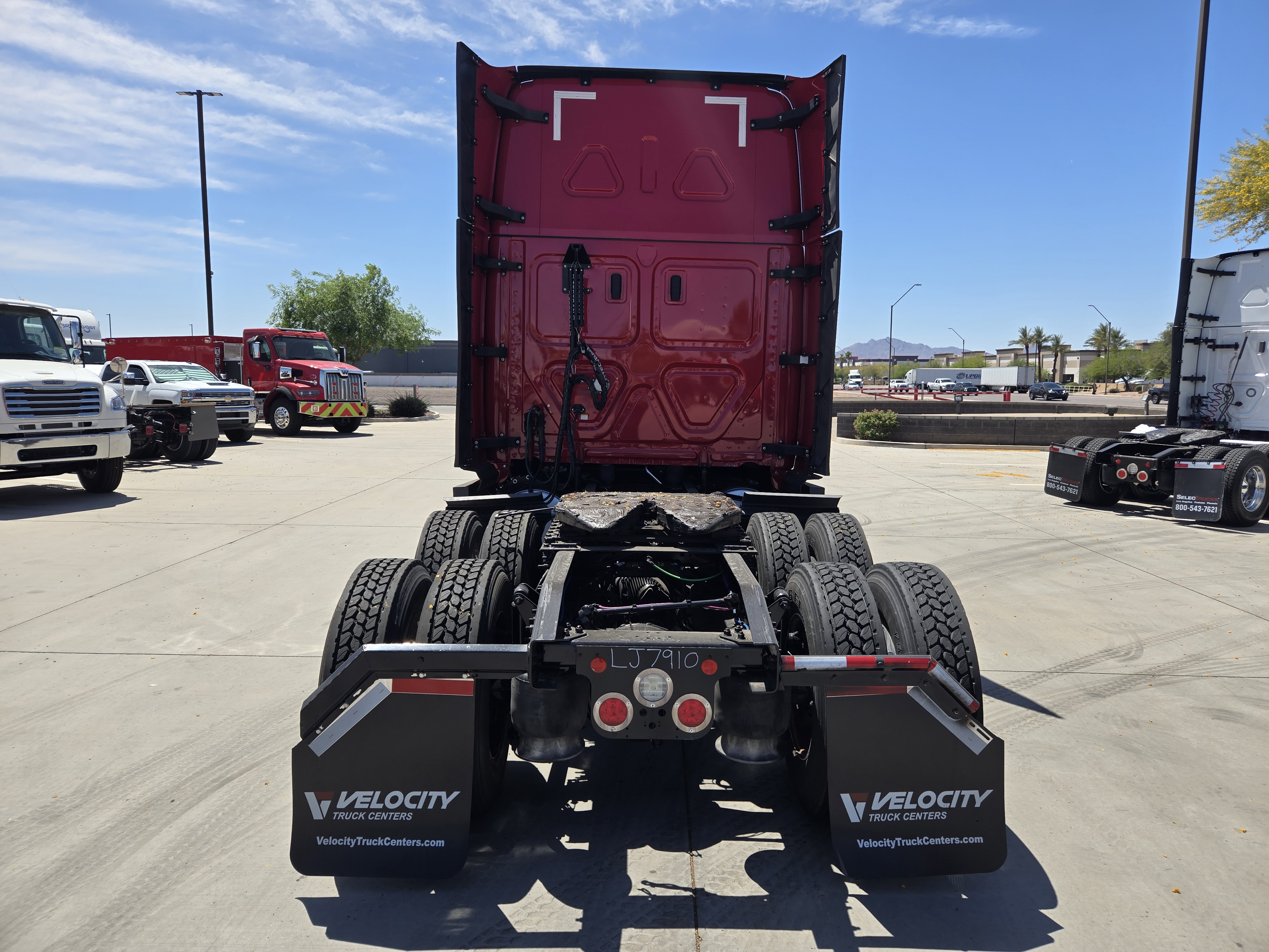 2021 Freightliner Cascadia in Phoenix, AZ — photo 5