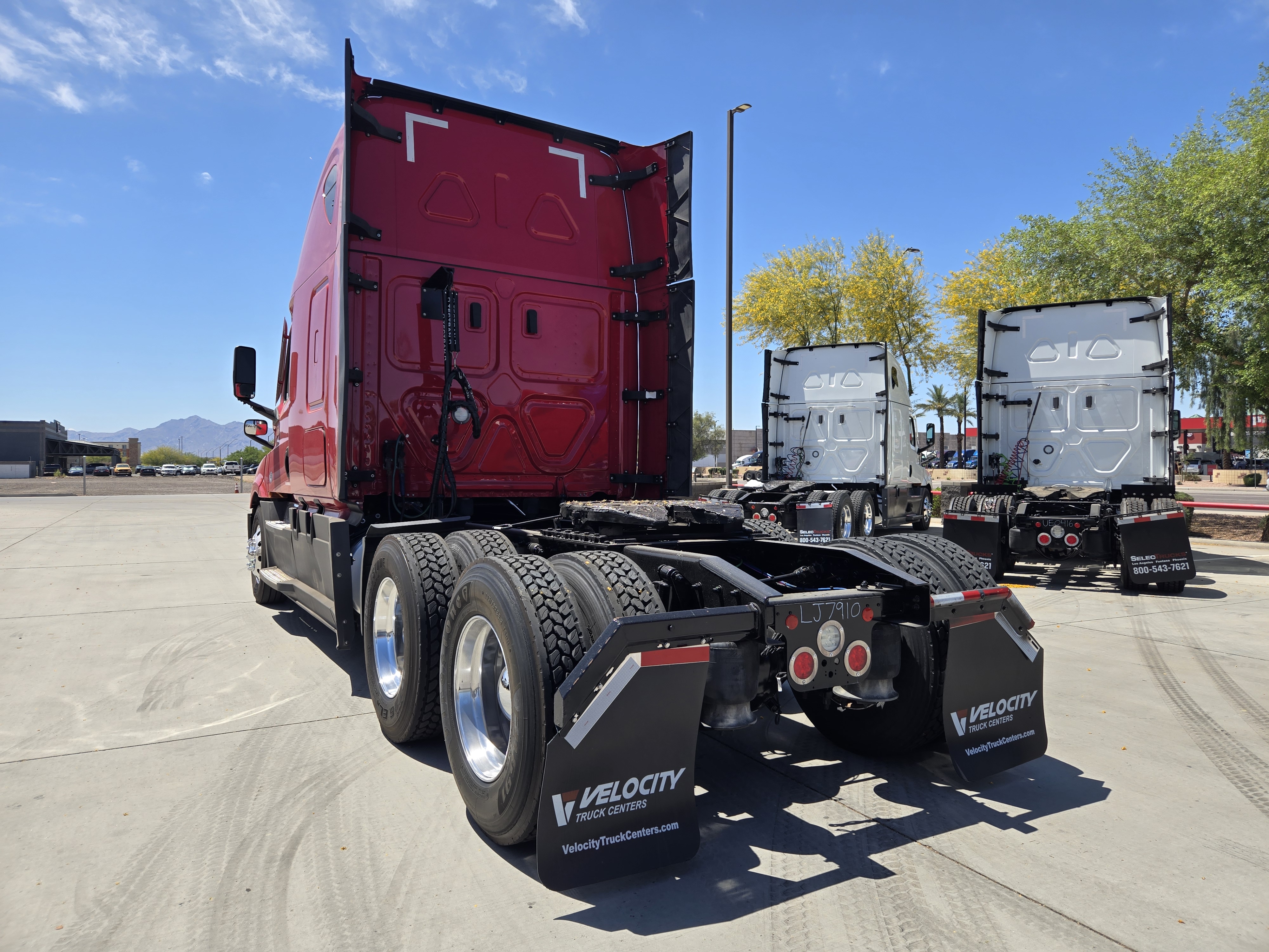 2021 Freightliner Cascadia in Phoenix, AZ — photo 4