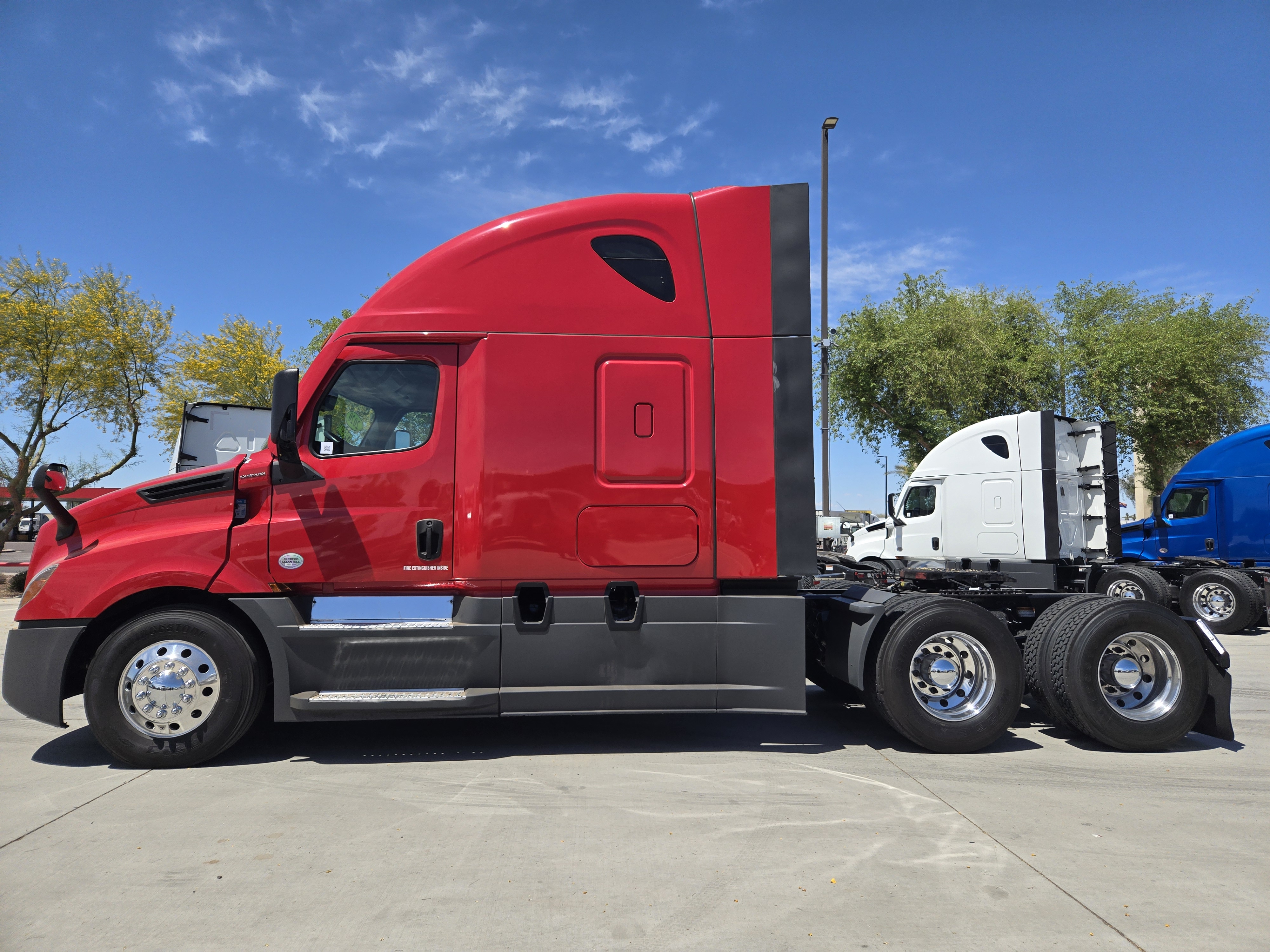 2021 Freightliner Cascadia in Phoenix, AZ — photo 3