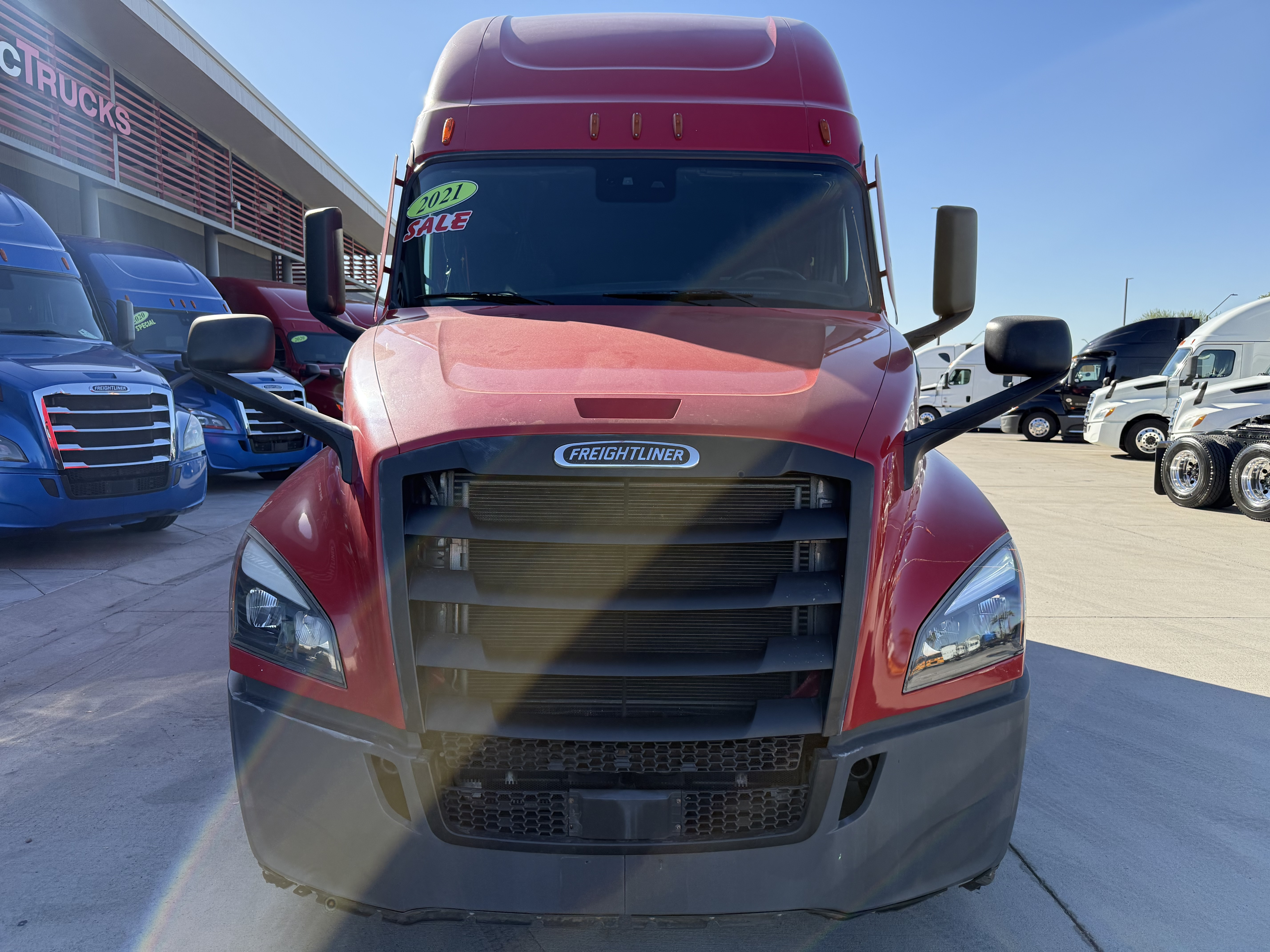 2021 Freightliner Cascadia in Phoenix, AZ — photo 2