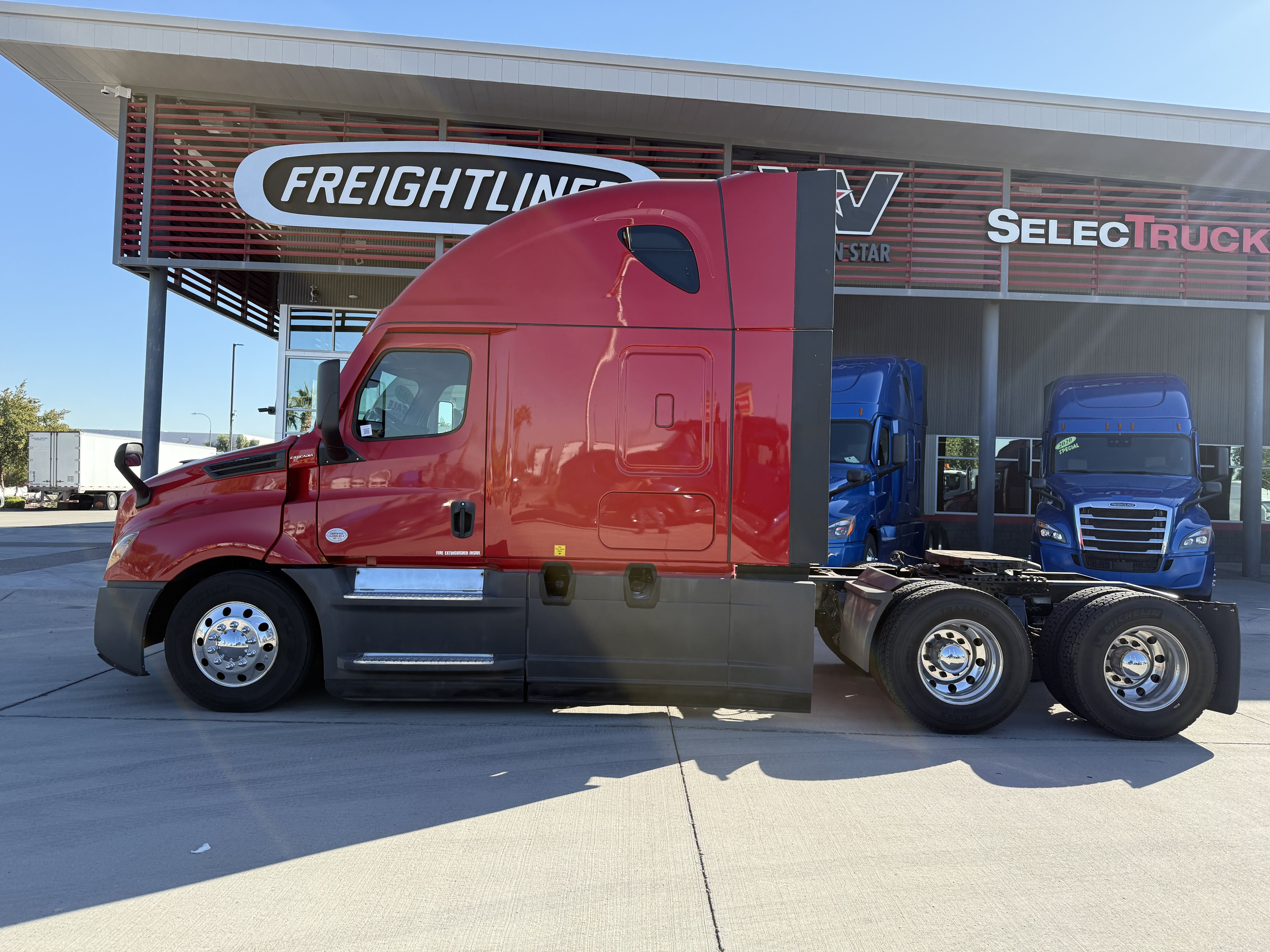 2021 Freightliner Cascadia in Phoenix, AZ — photo 3