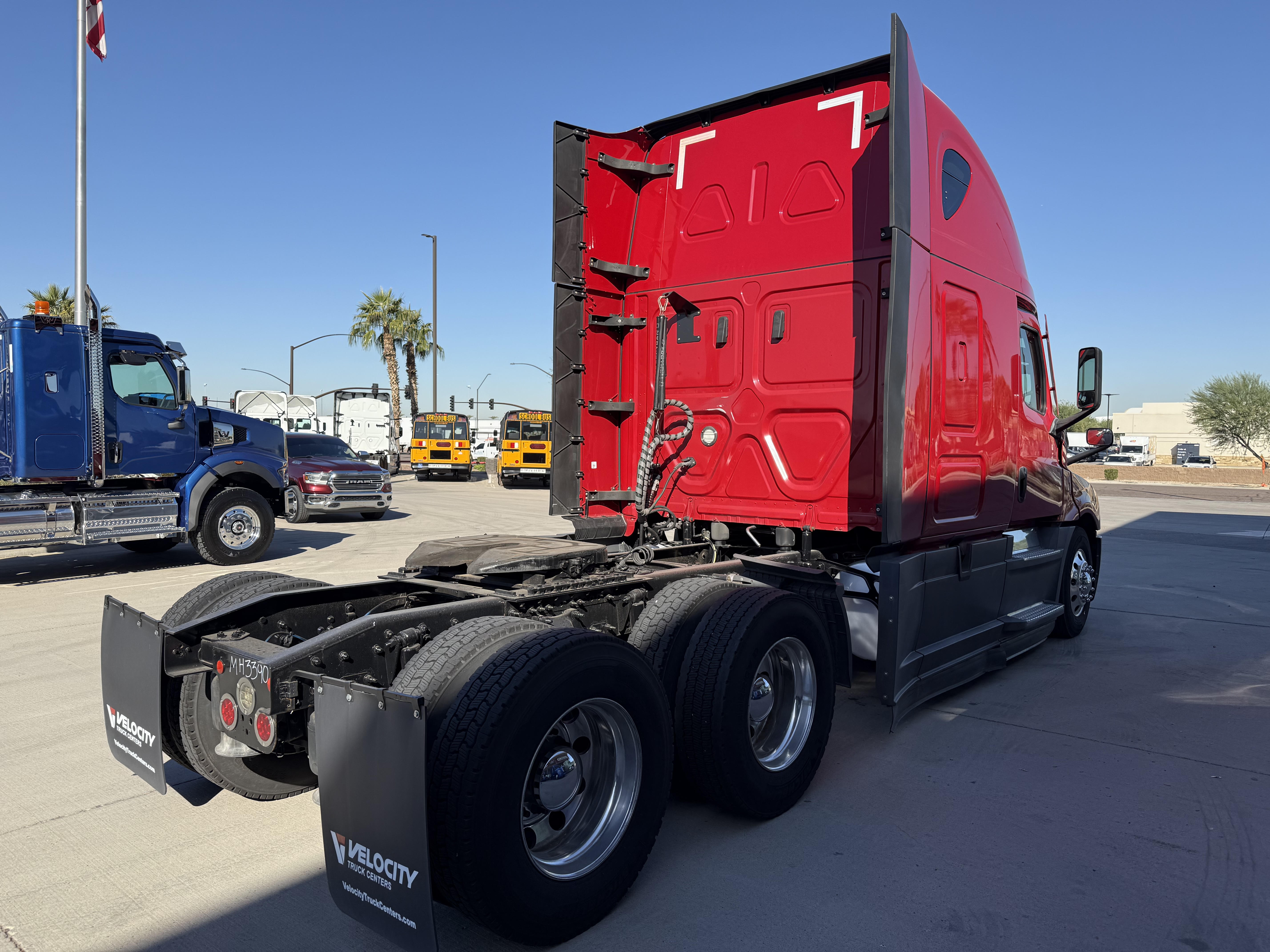 2021 Freightliner Cascadia in Phoenix, AZ — photo 6