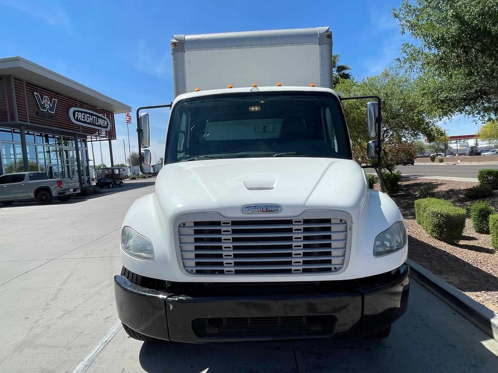 2015 Freightliner eM2 — photo 2
