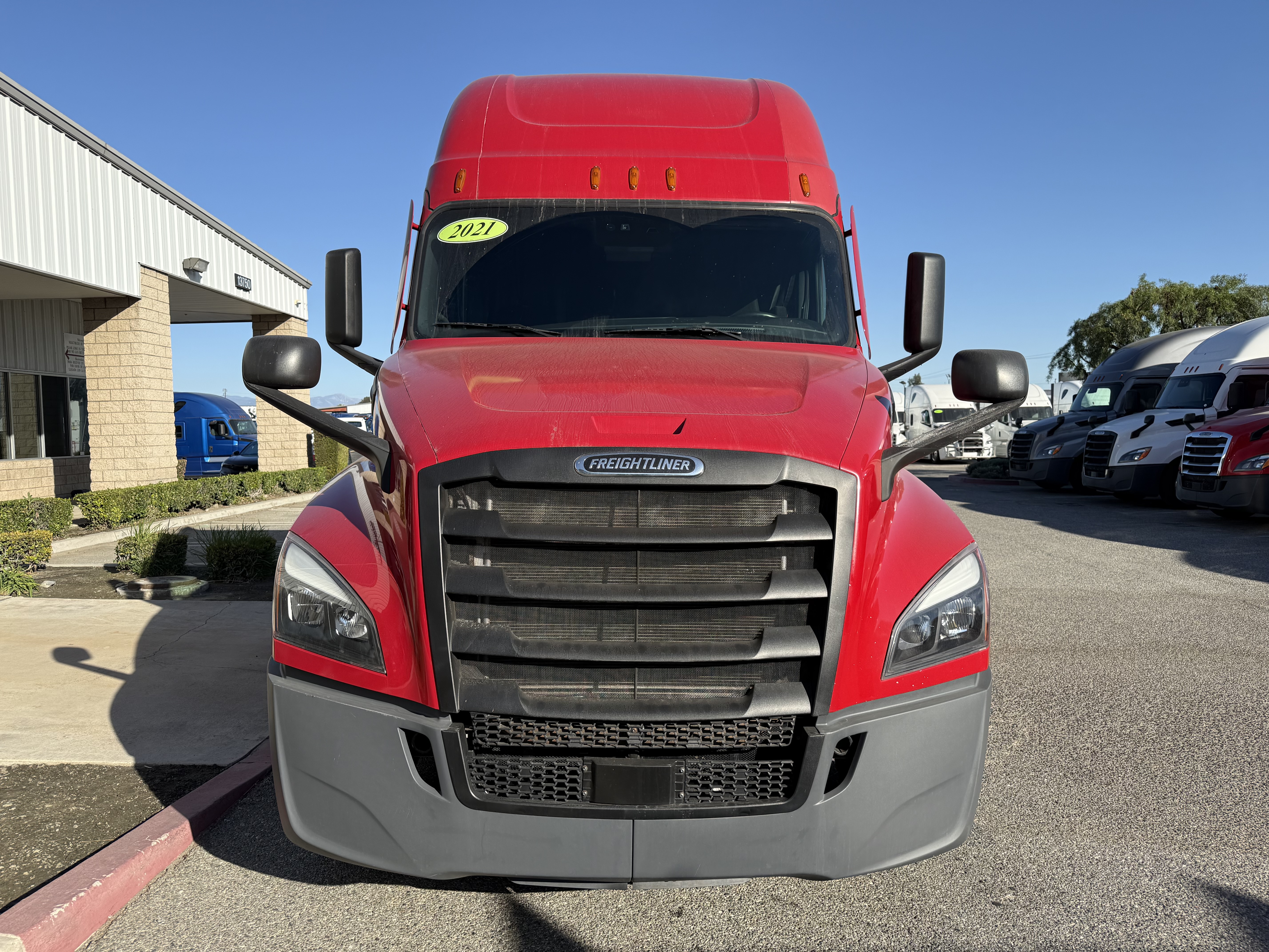 2021 Freightliner Cascadia in Fontana, CA — photo 2
