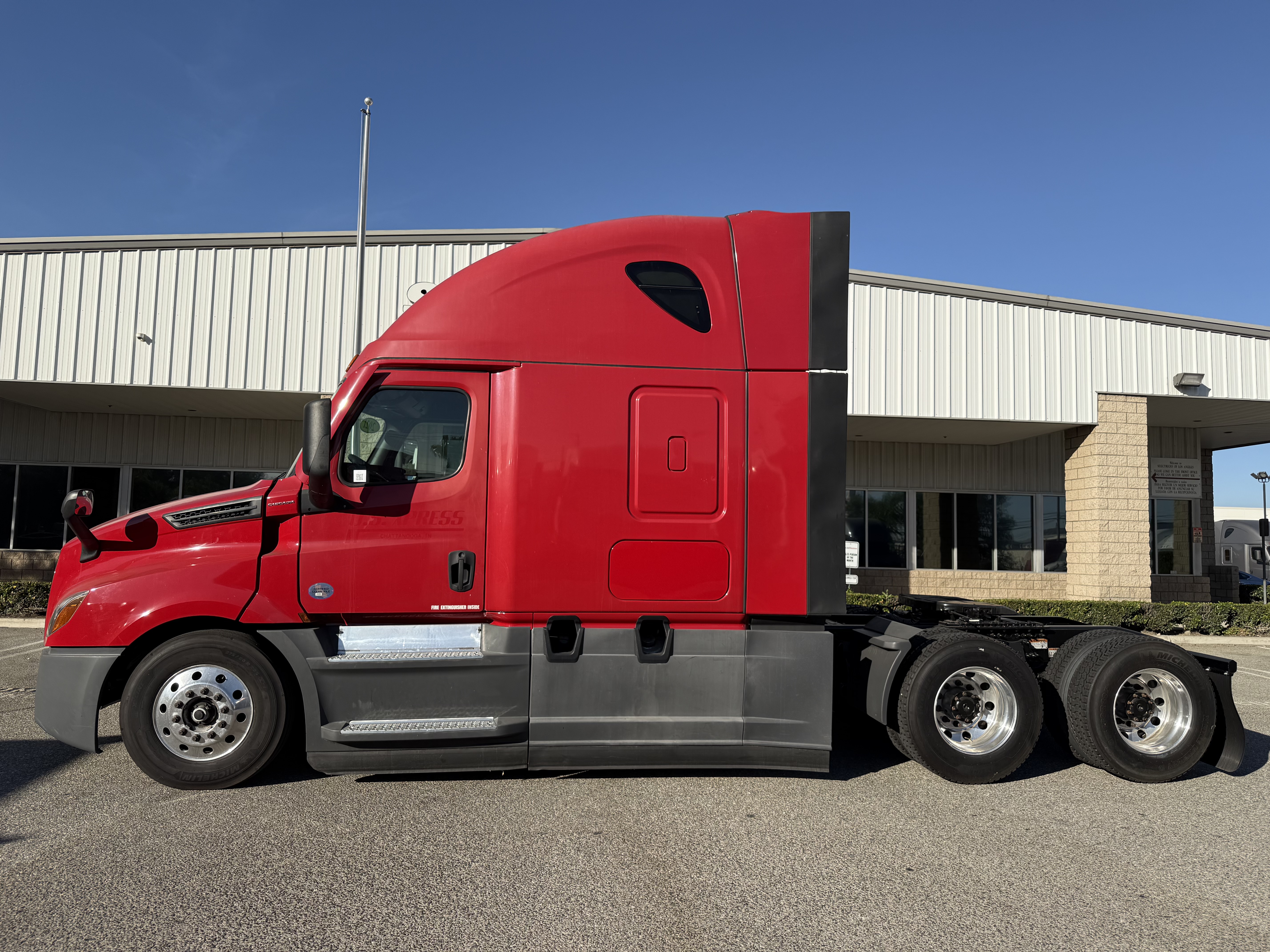 2021 Freightliner Cascadia in Fontana, CA — photo 3