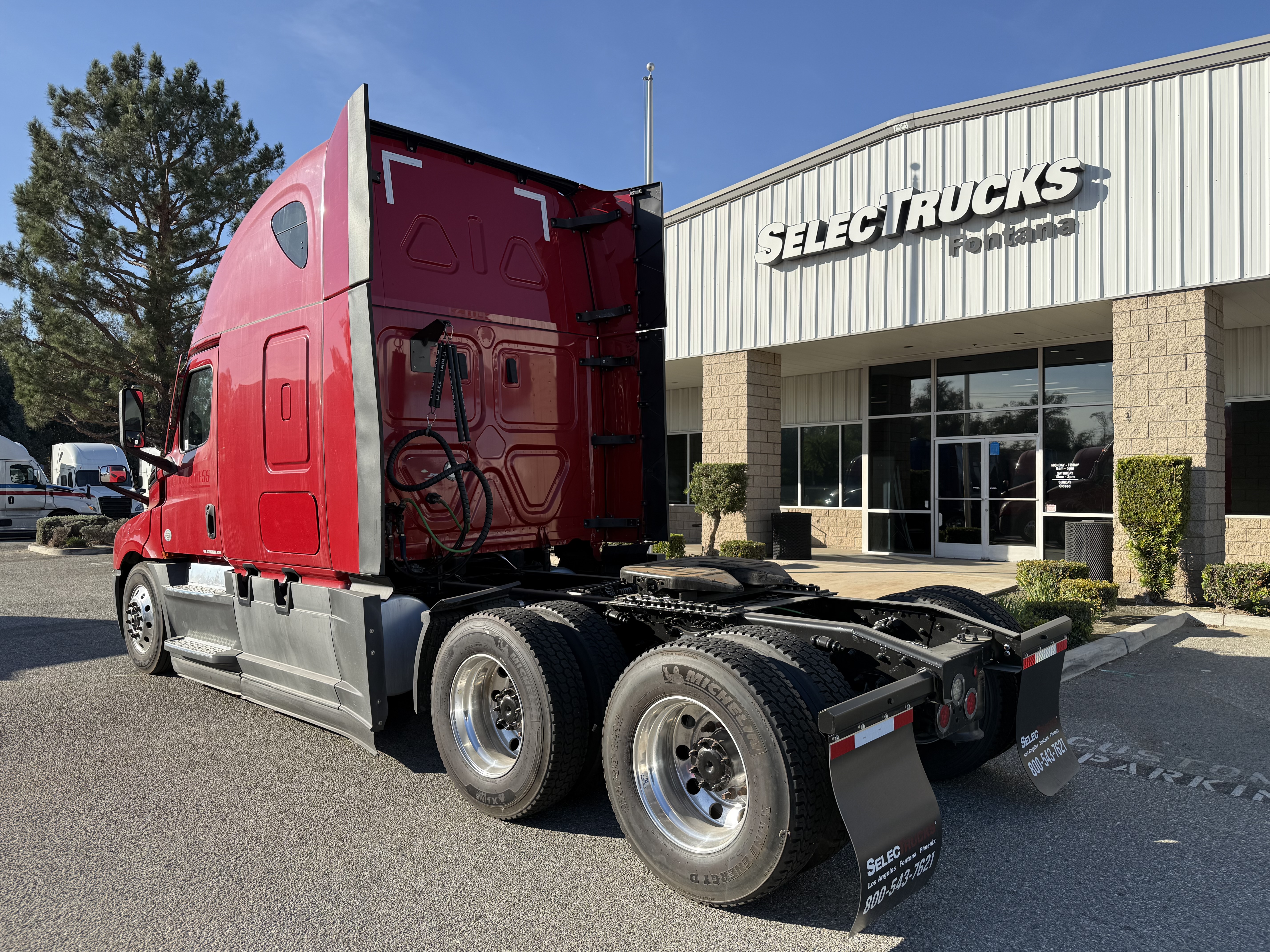 2021 Freightliner Cascadia in Fontana, CA — photo 4