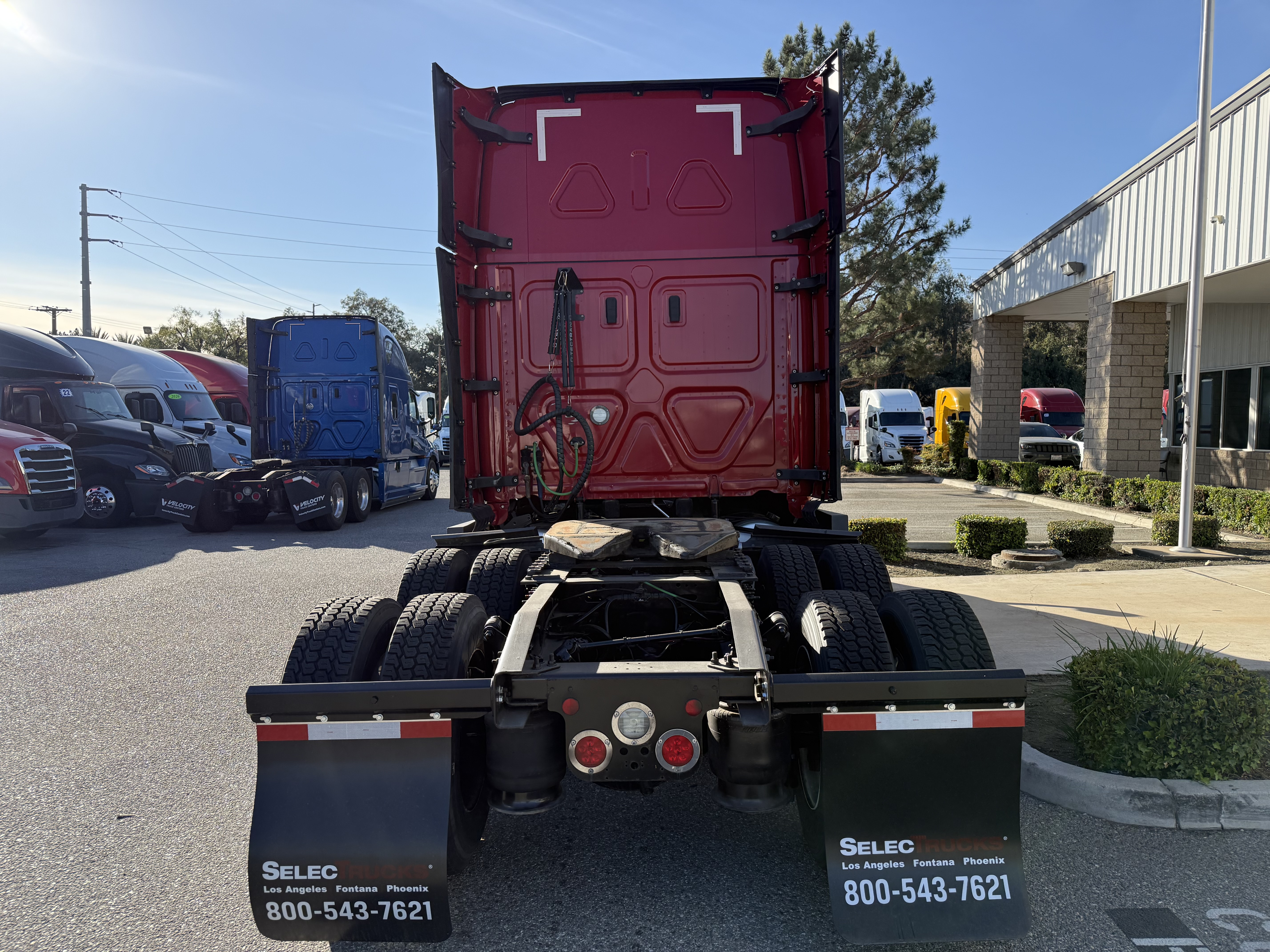 2021 Freightliner Cascadia in Fontana, CA — photo 5