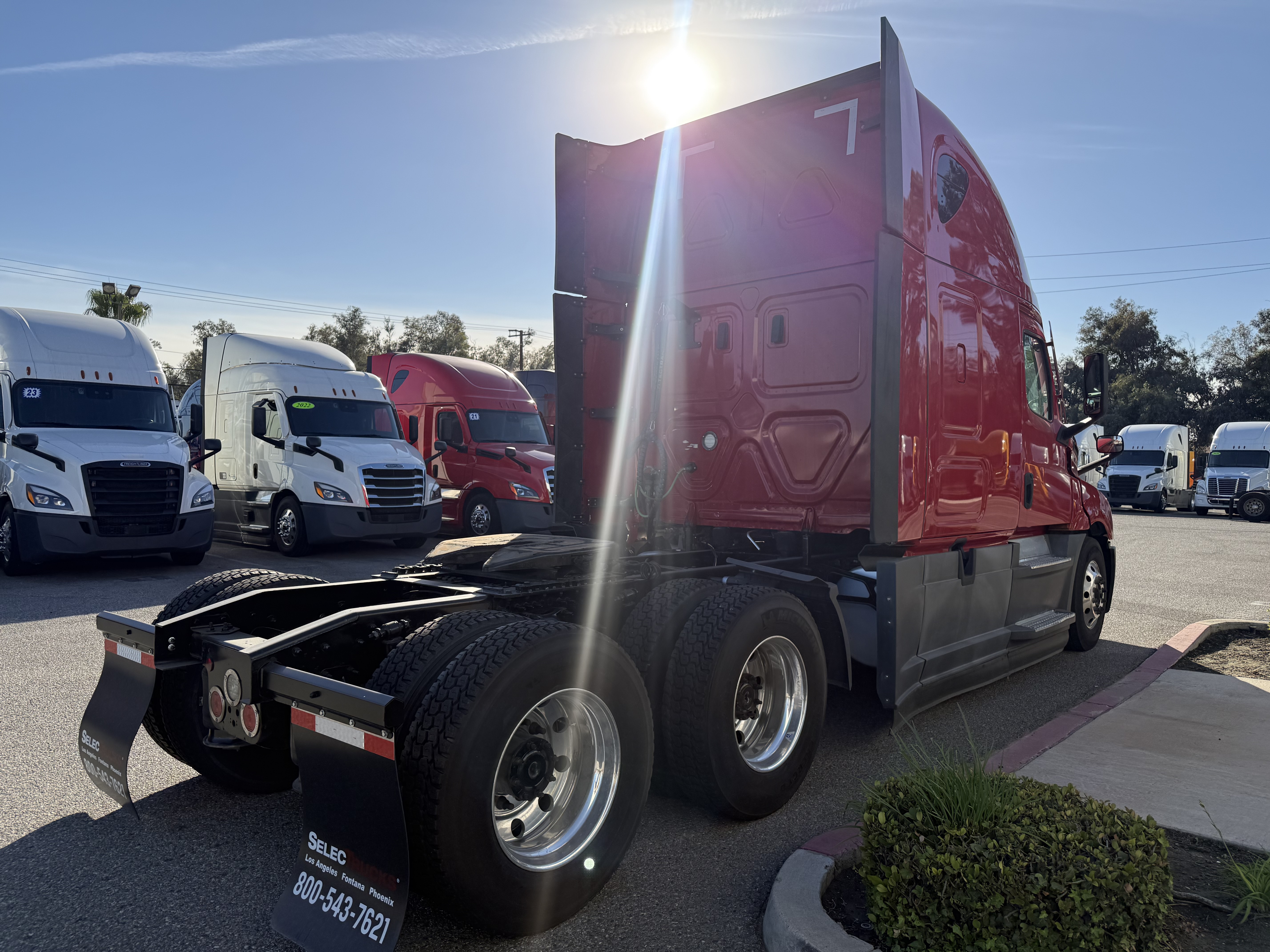2021 Freightliner Cascadia in Fontana, CA — photo 6