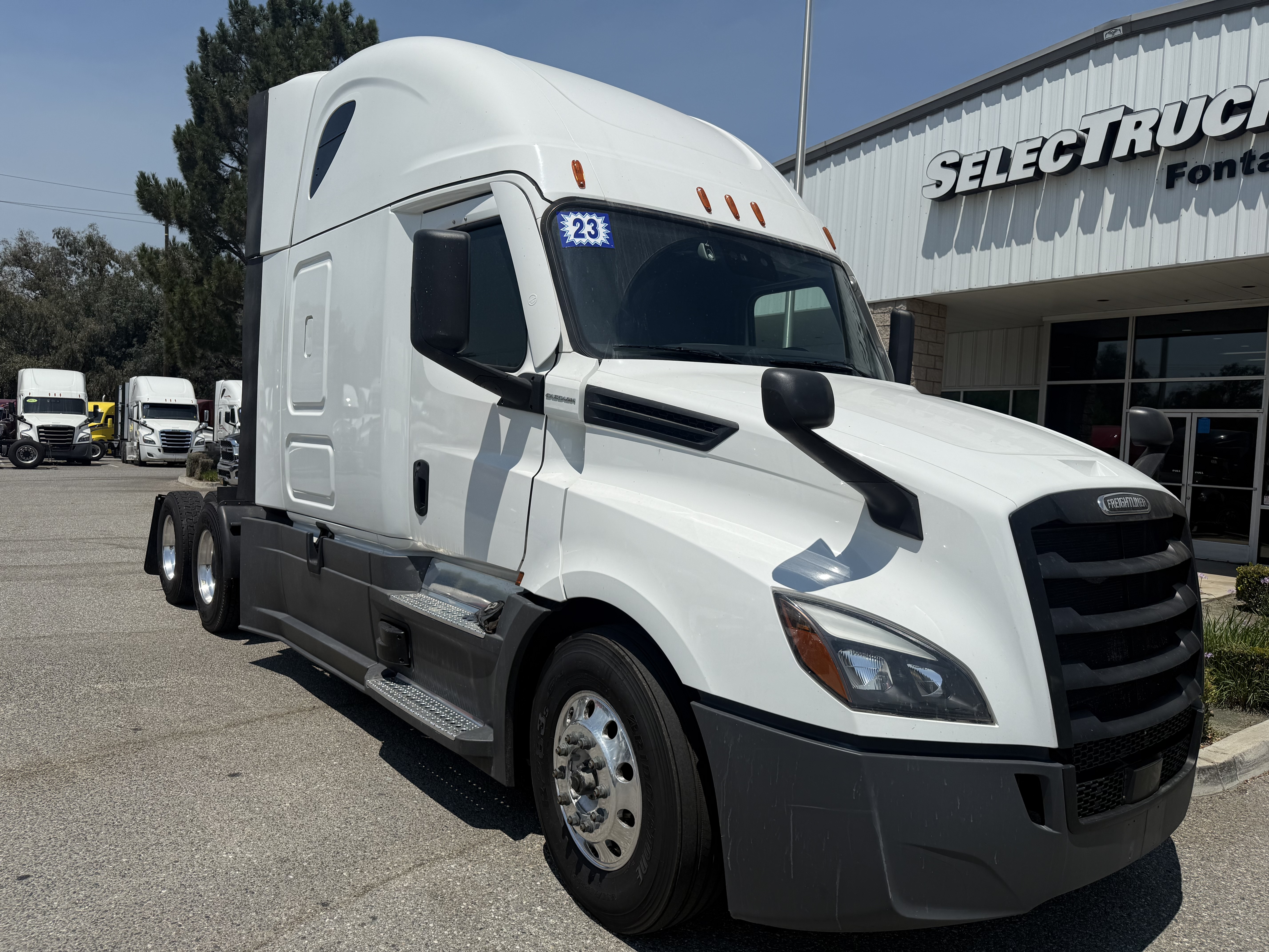 2023 Freightliner Cascadia in Fontana, CA — photo 7