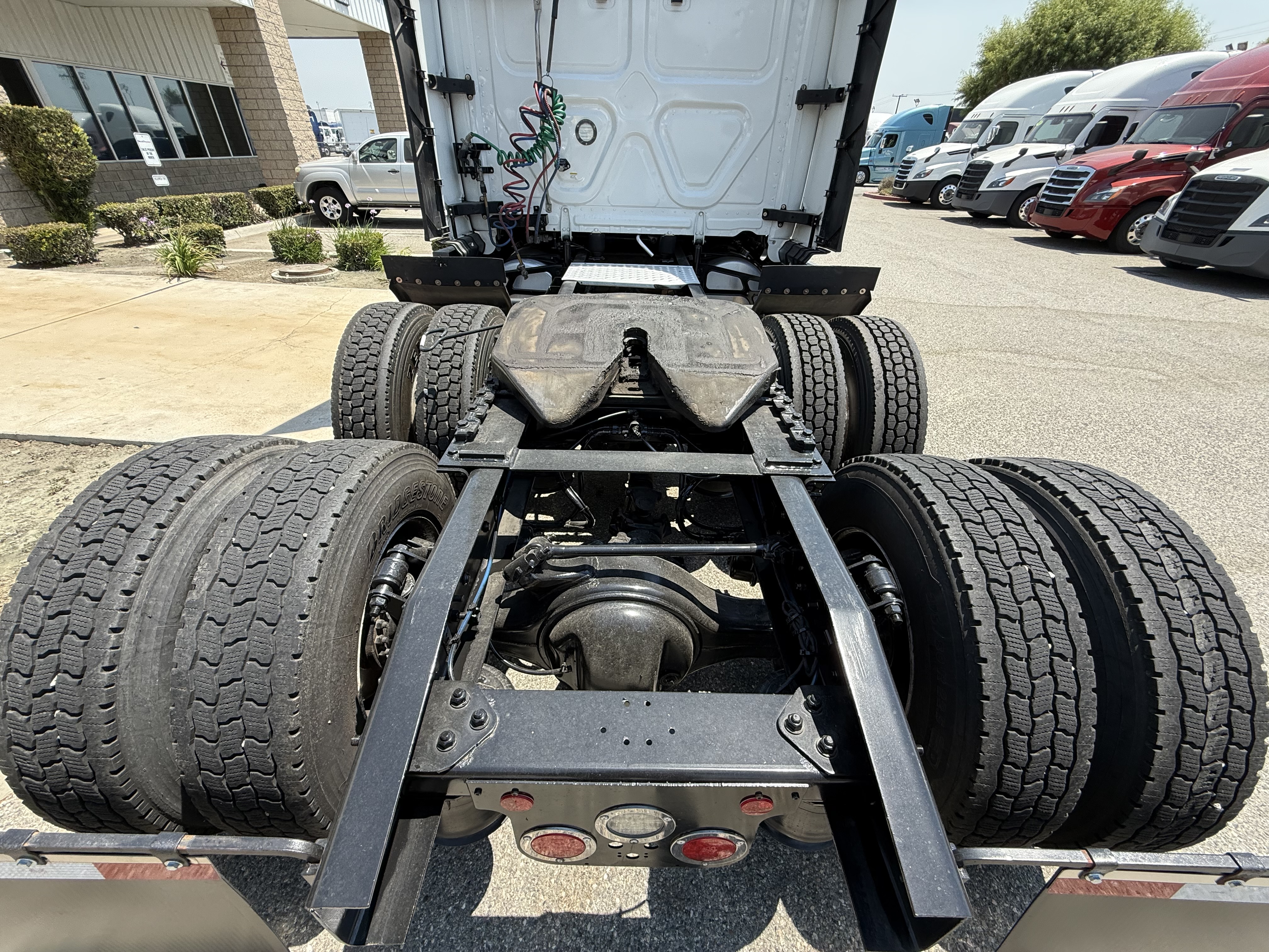 2023 Freightliner Cascadia in Fontana, CA — photo 6