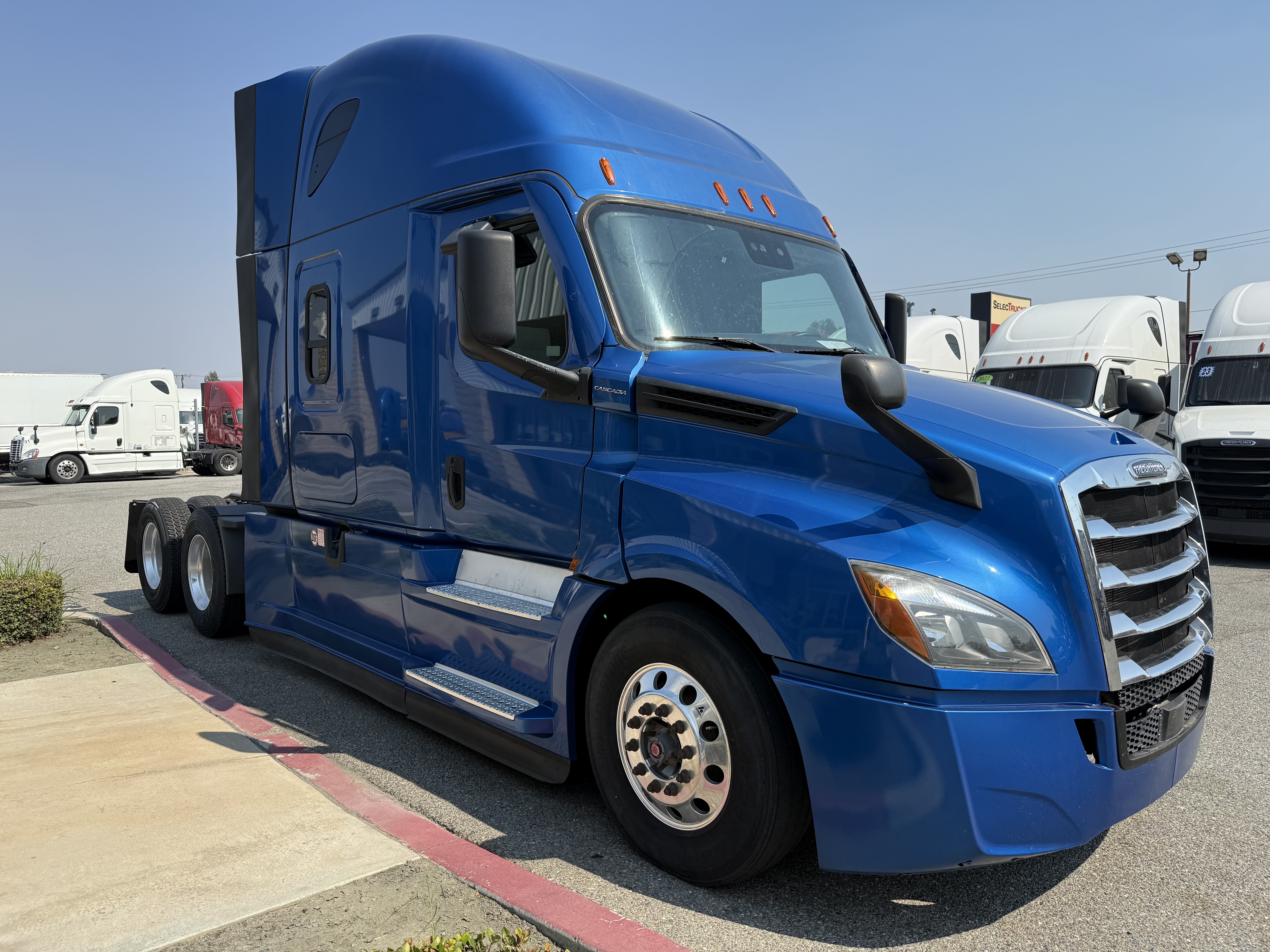 2020 Freightliner Cascadia in Fontana, CA — photo 8