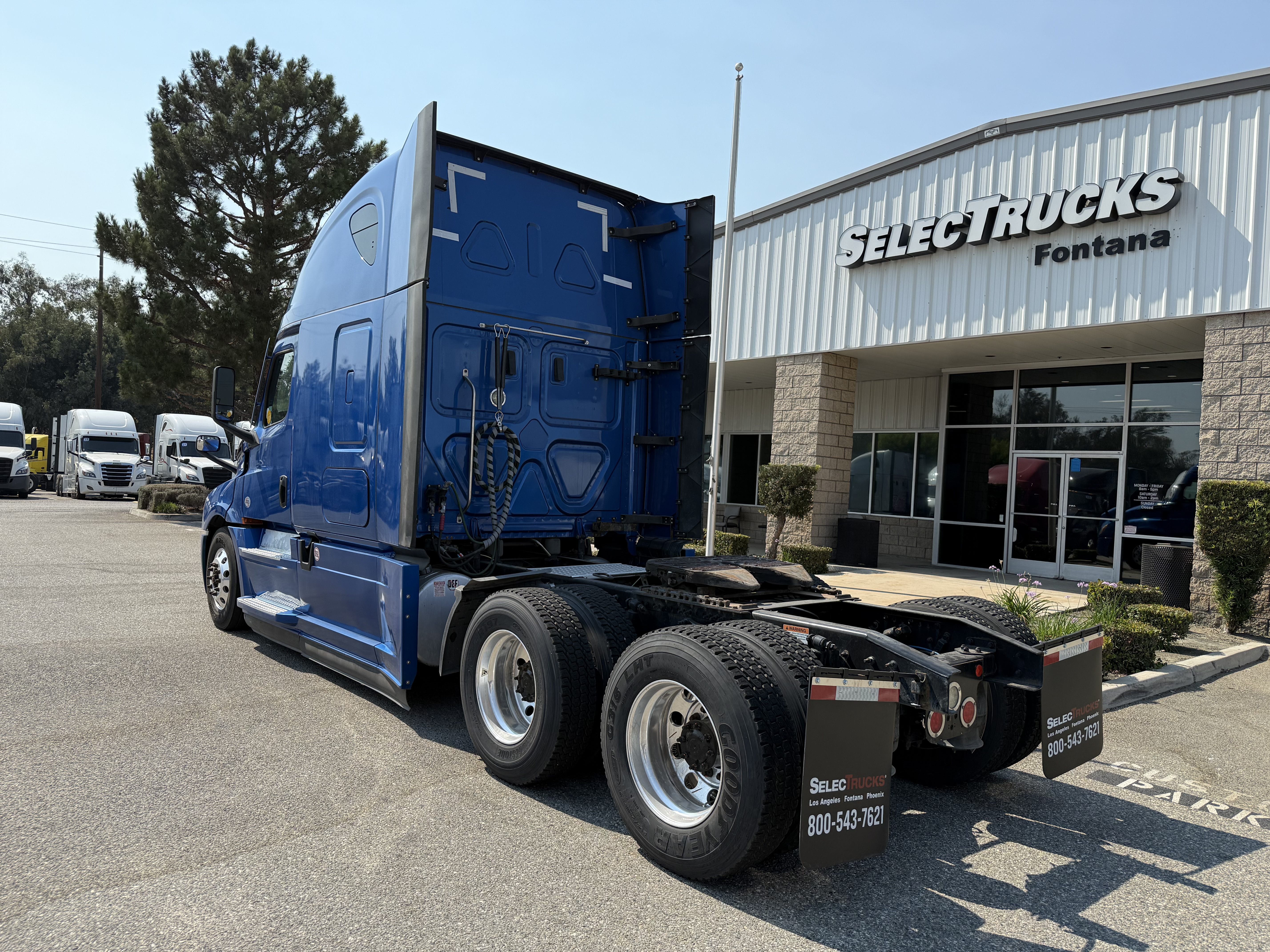 2020 Freightliner Cascadia in Fontana, CA — photo 4