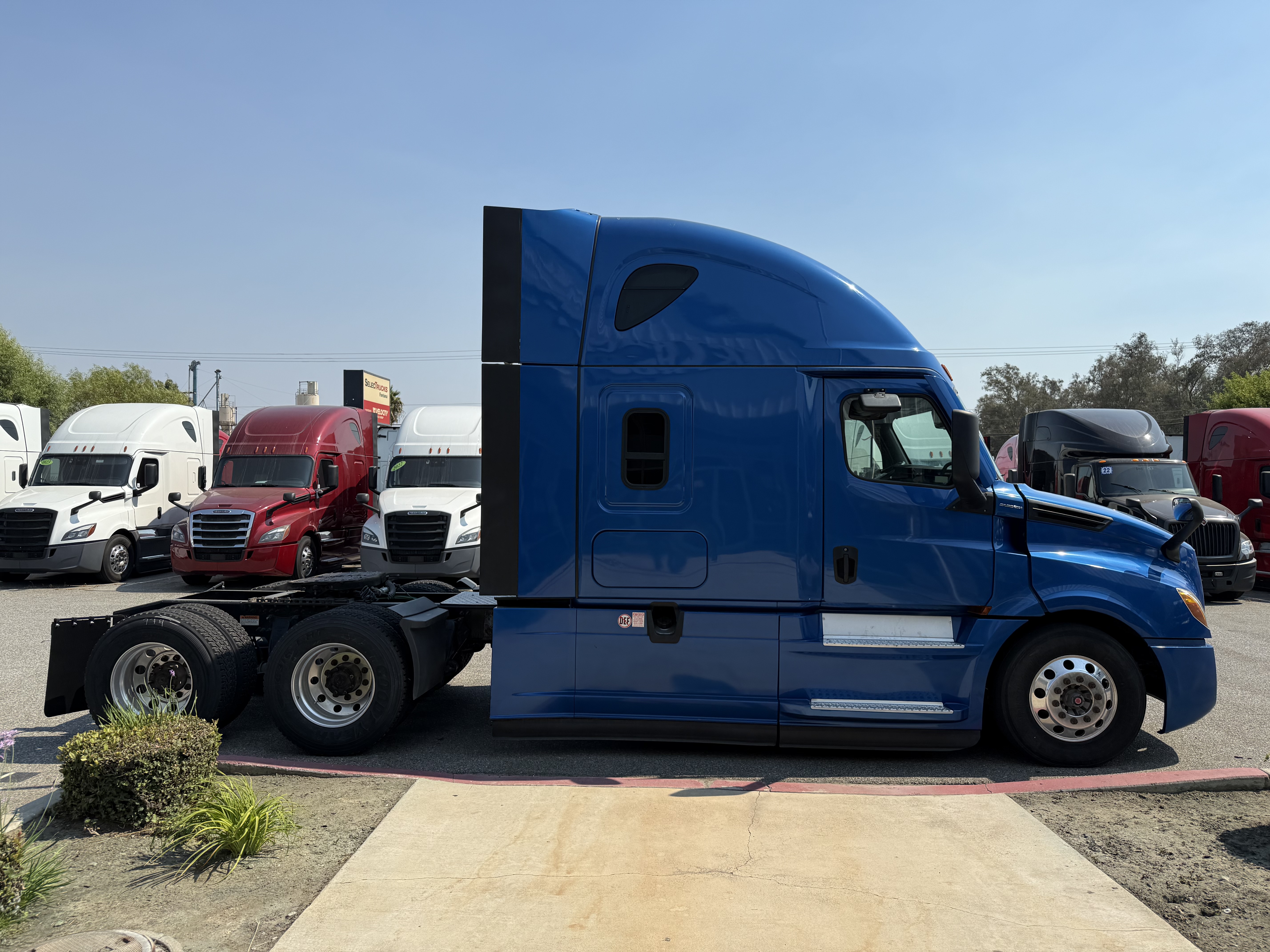 2020 Freightliner Cascadia in Fontana, CA — photo 7